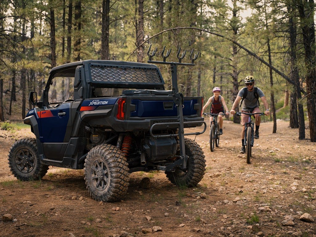 2025 Polaris Xpedition XP with mountain bikes.