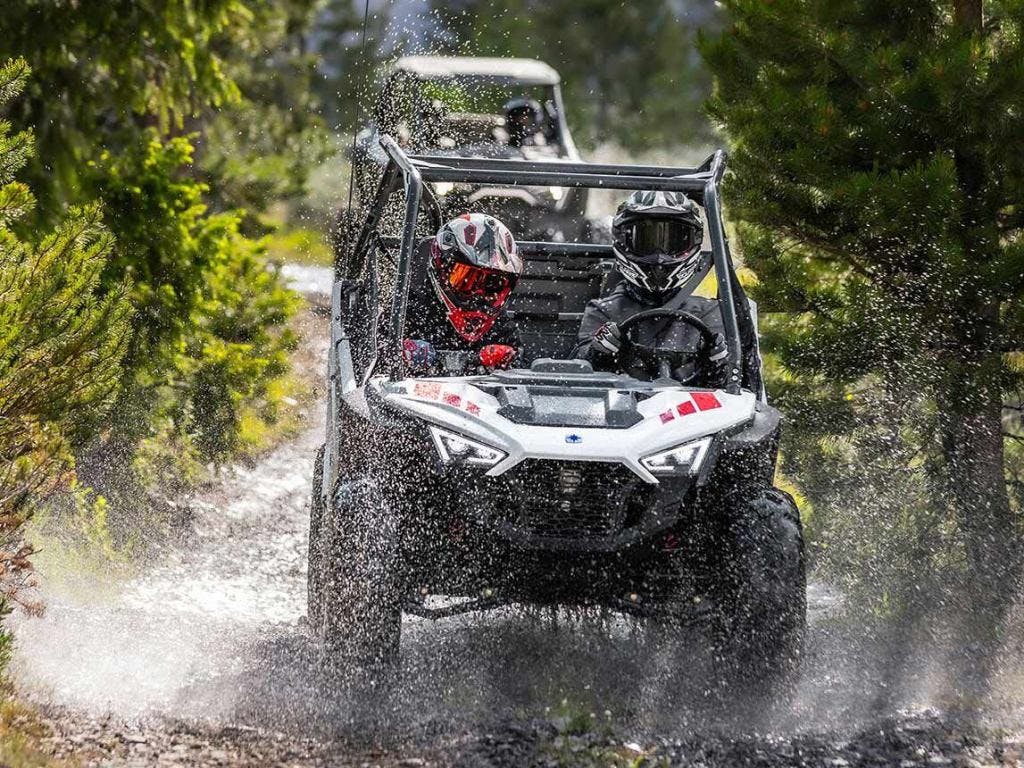 Polaris RZR-200-EFI-water-crossing