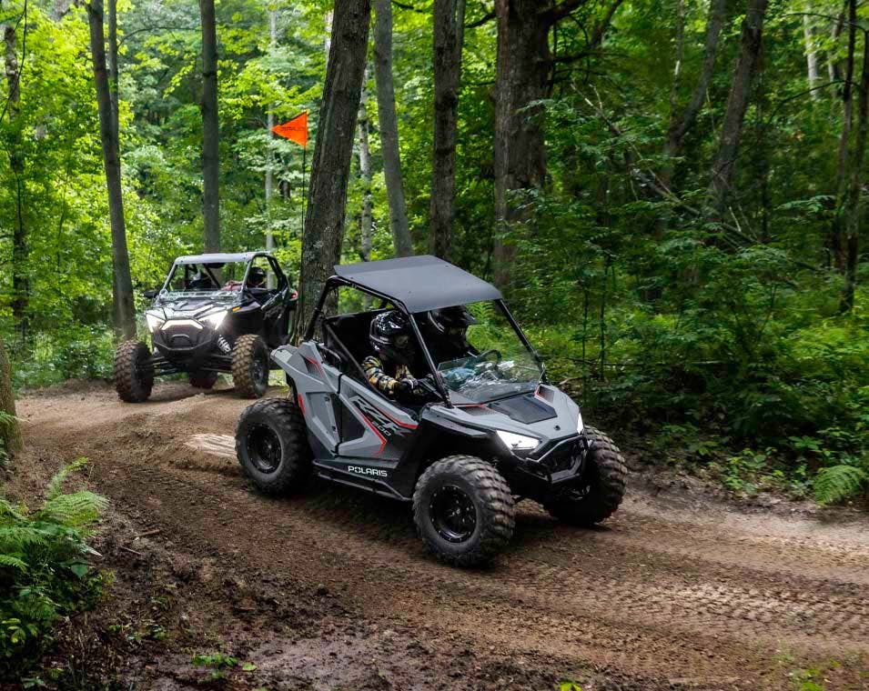 Polaris RZR-200-EFI-woods