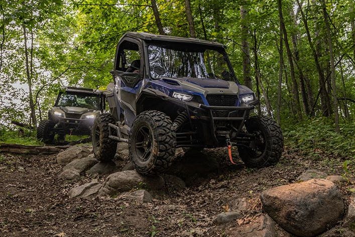 2024 polaris general xp 1000 descending a trail
