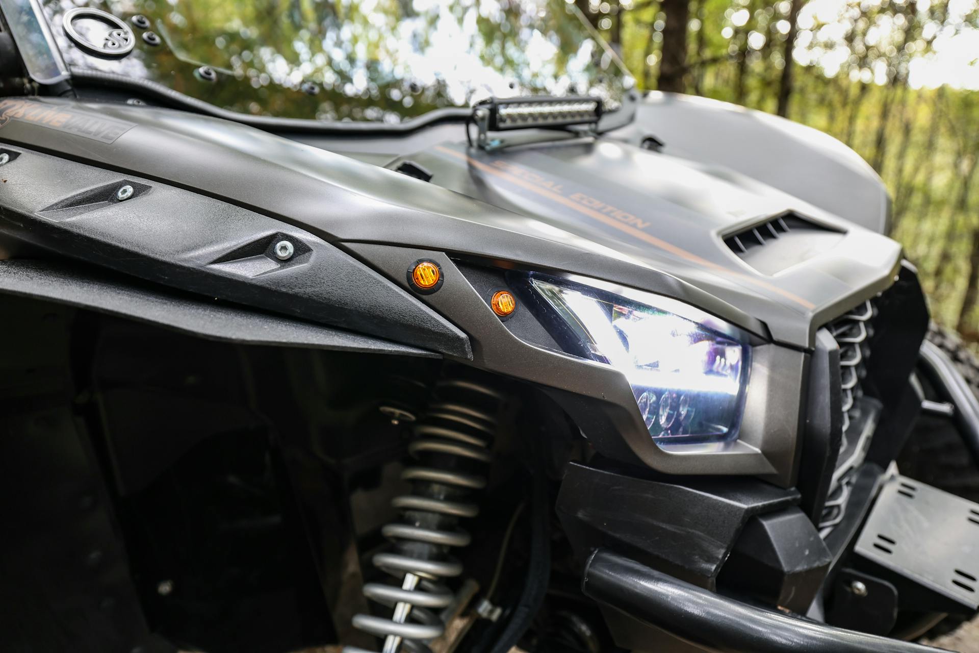 2023 Kawasaki Teryx KRX4 1000 eS SE turning indicators