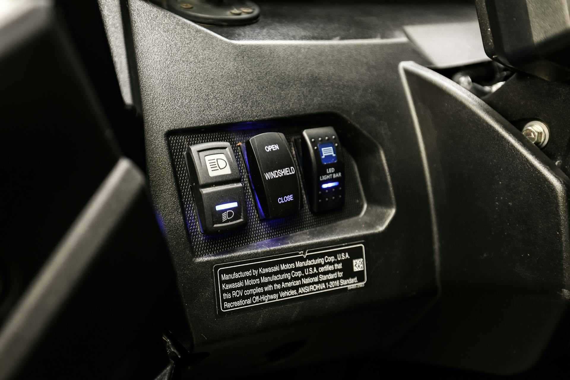 2023 Kawasaki Teryx KRX4 1000 eS SE switches