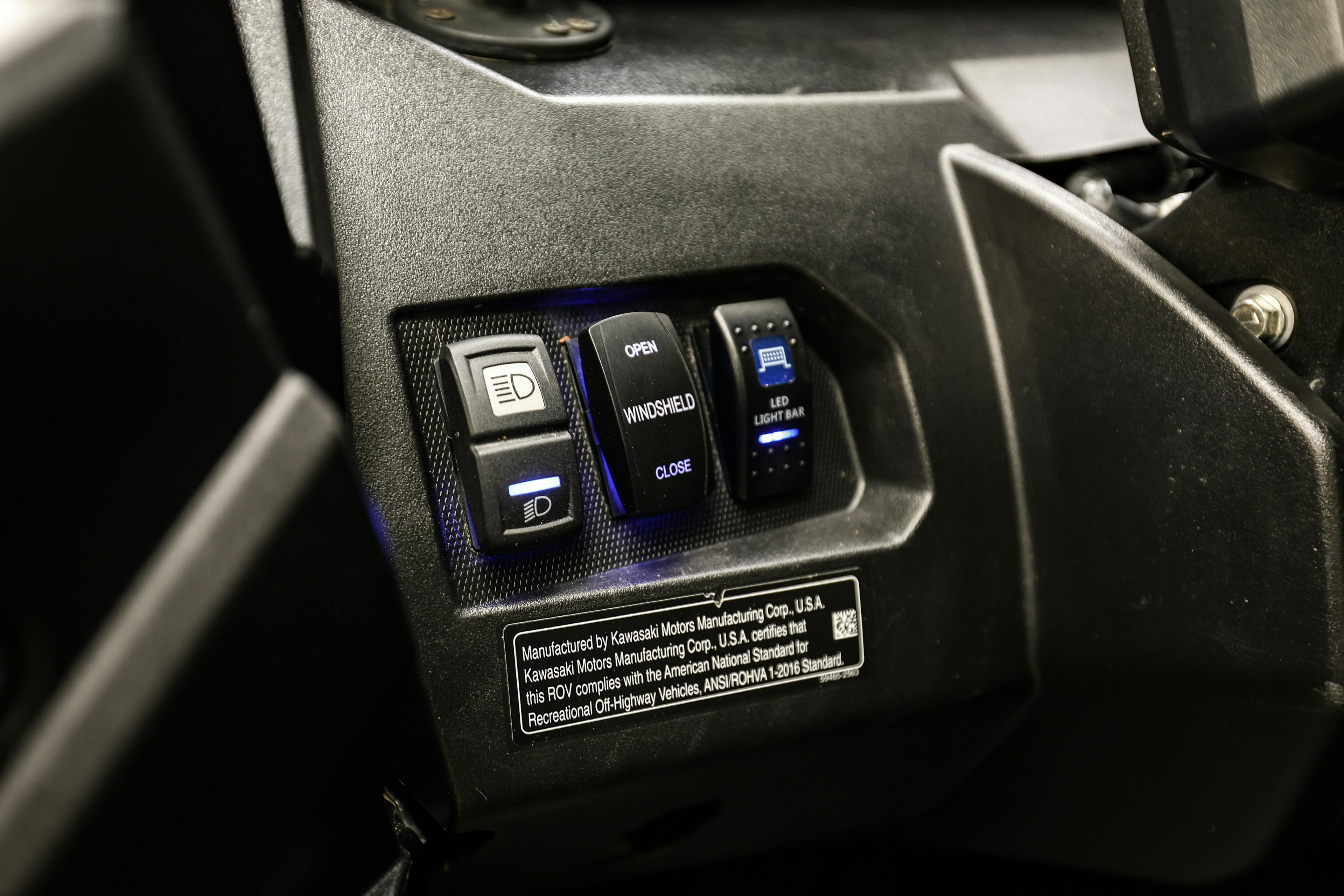 2023 Kawasaki Teryx KRX4 1000 eS SE switches