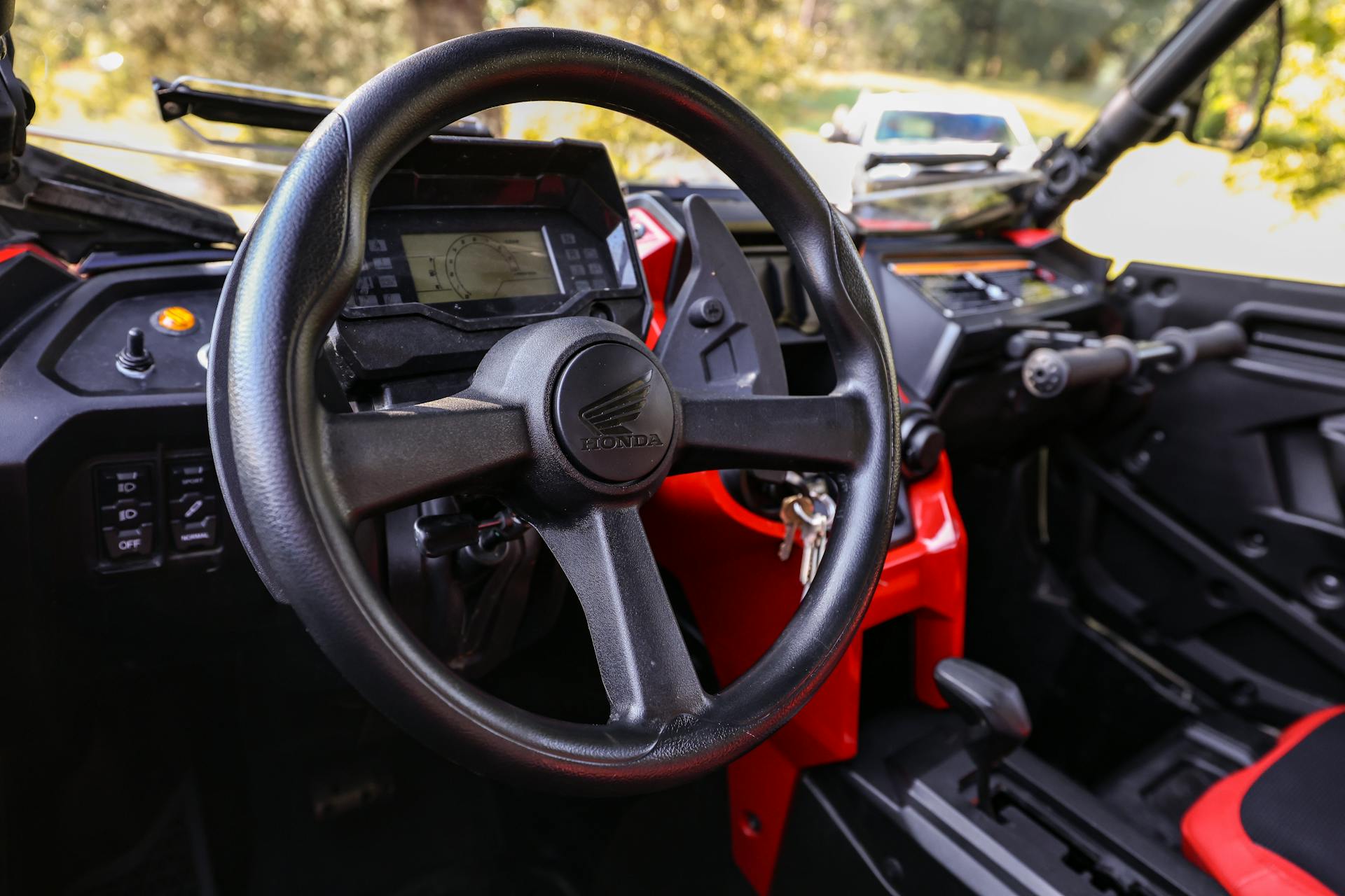 2022 Honda Talon 1000X-4 steering wheel/gauges. 