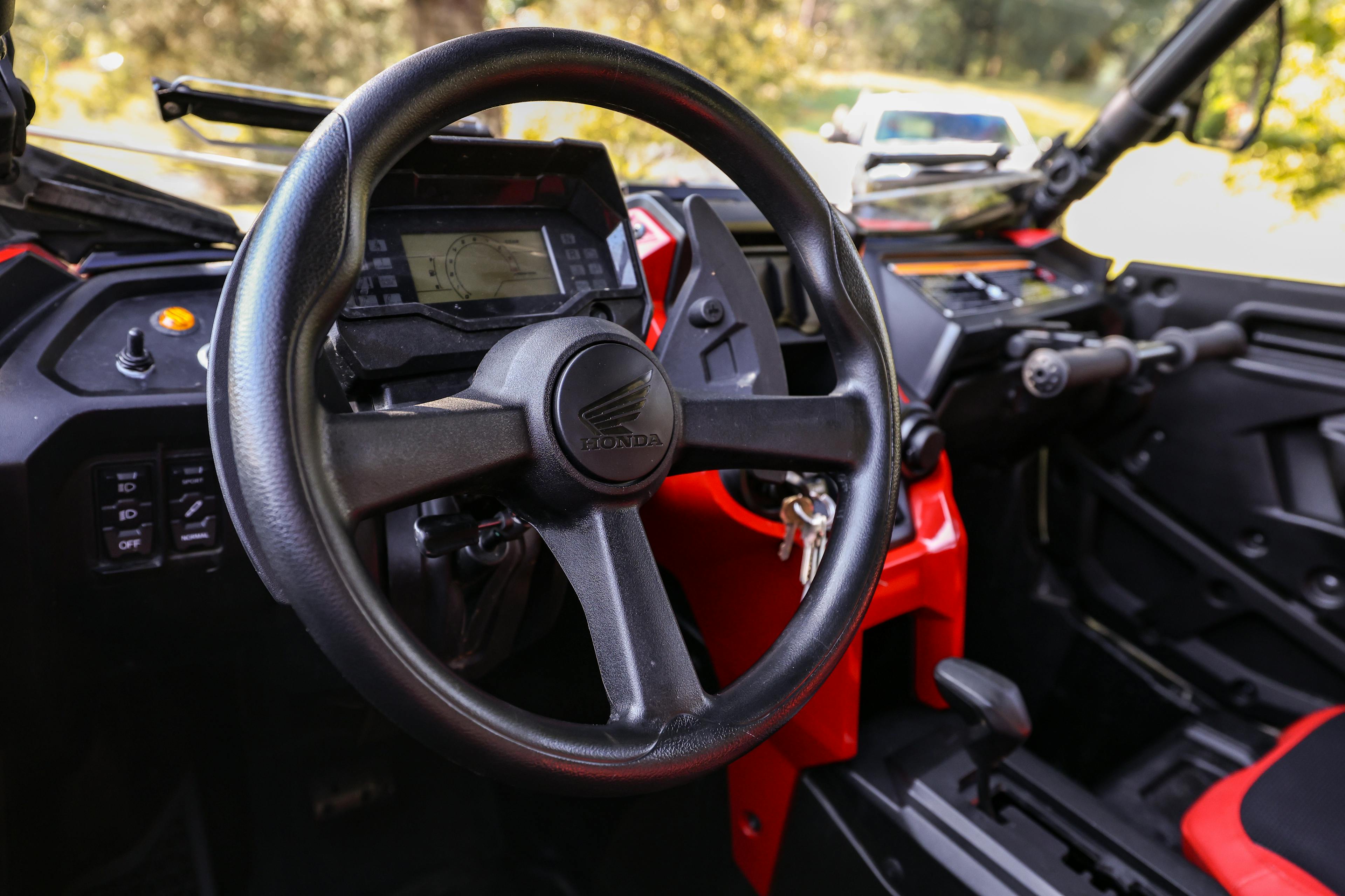2022 Honda Talon 1000X-4 steering wheel/gauges.