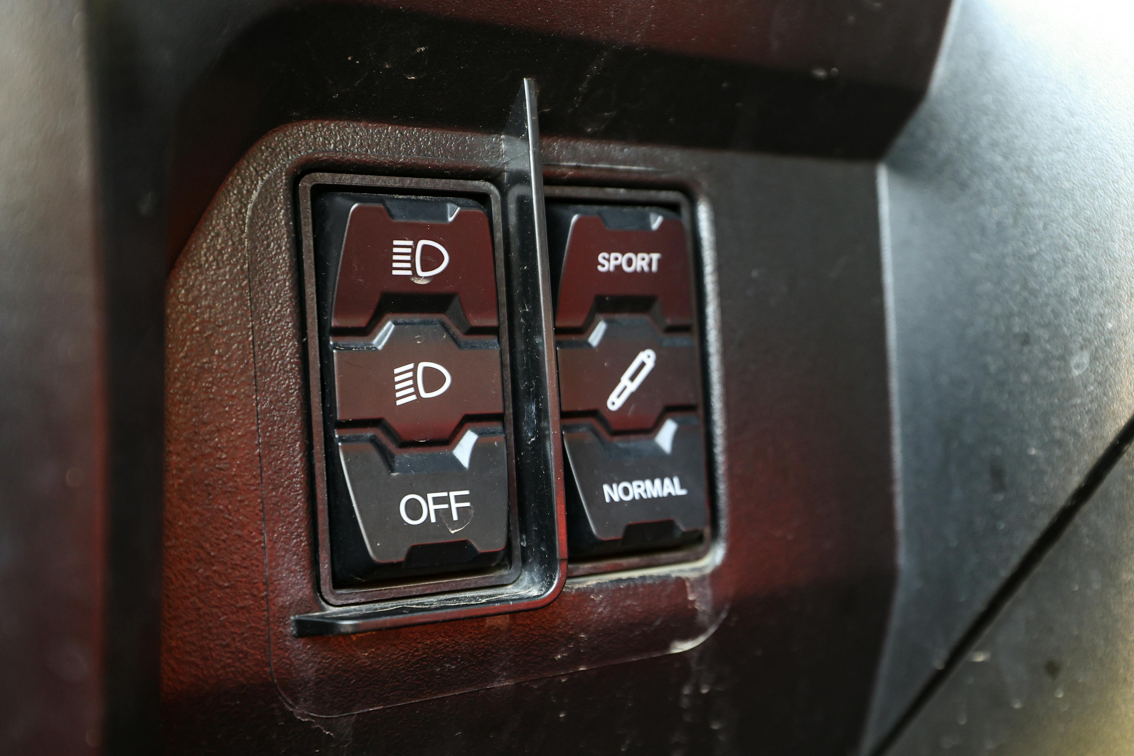 2022 Honda Talon 1000X-4 lights and suspension buttons.