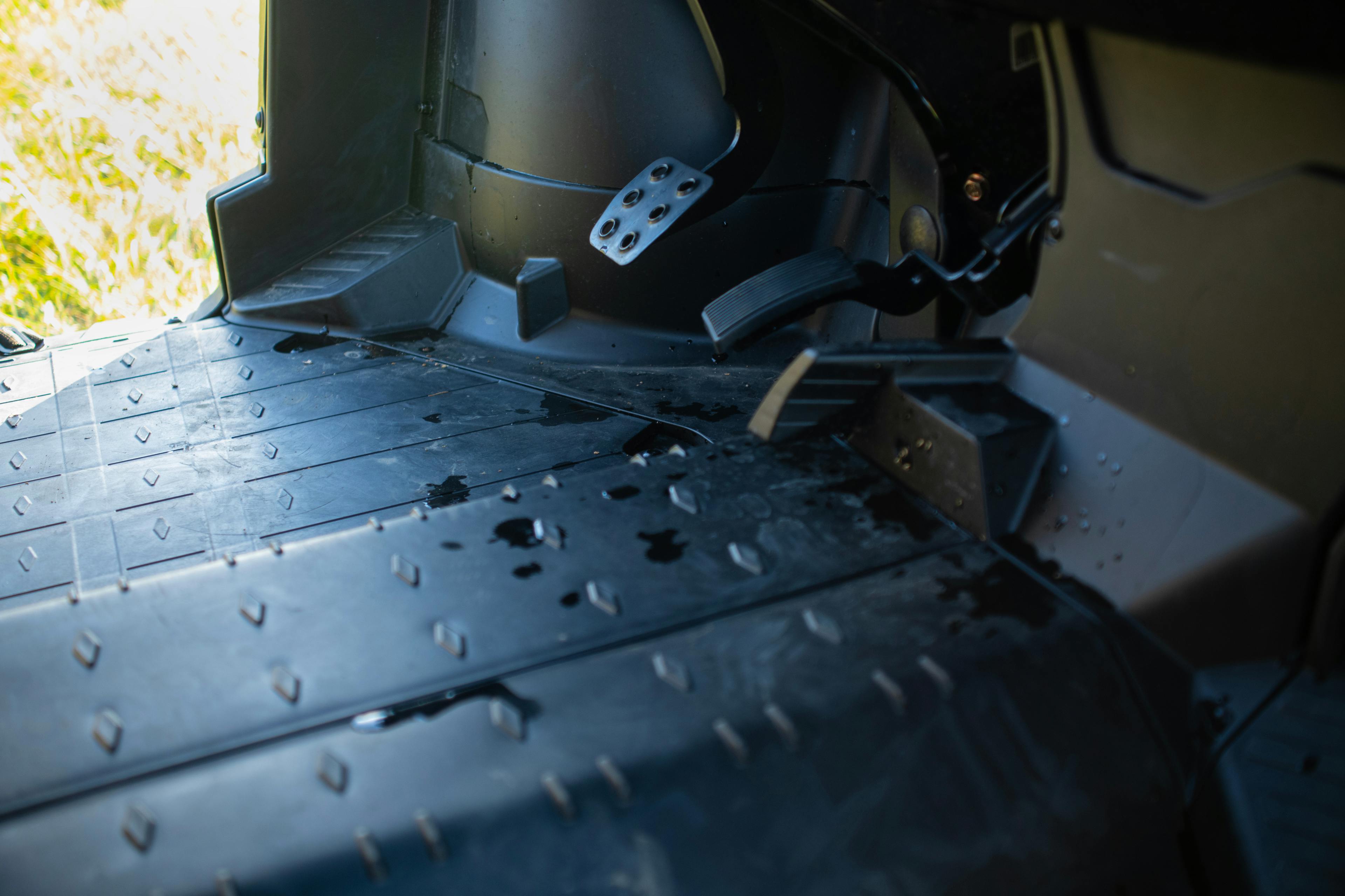 2025 Can-Am Defender Max XT HD10 driver floor