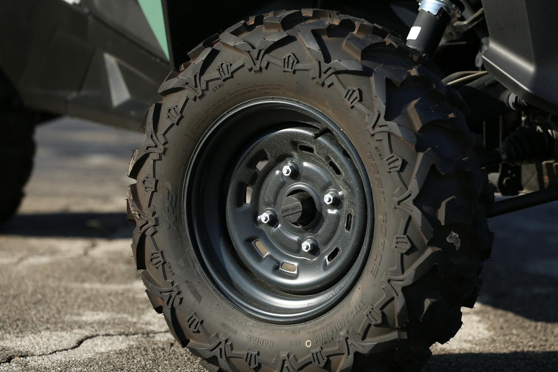 2023 Can-Am Commander 700 DPS  passenger front tire