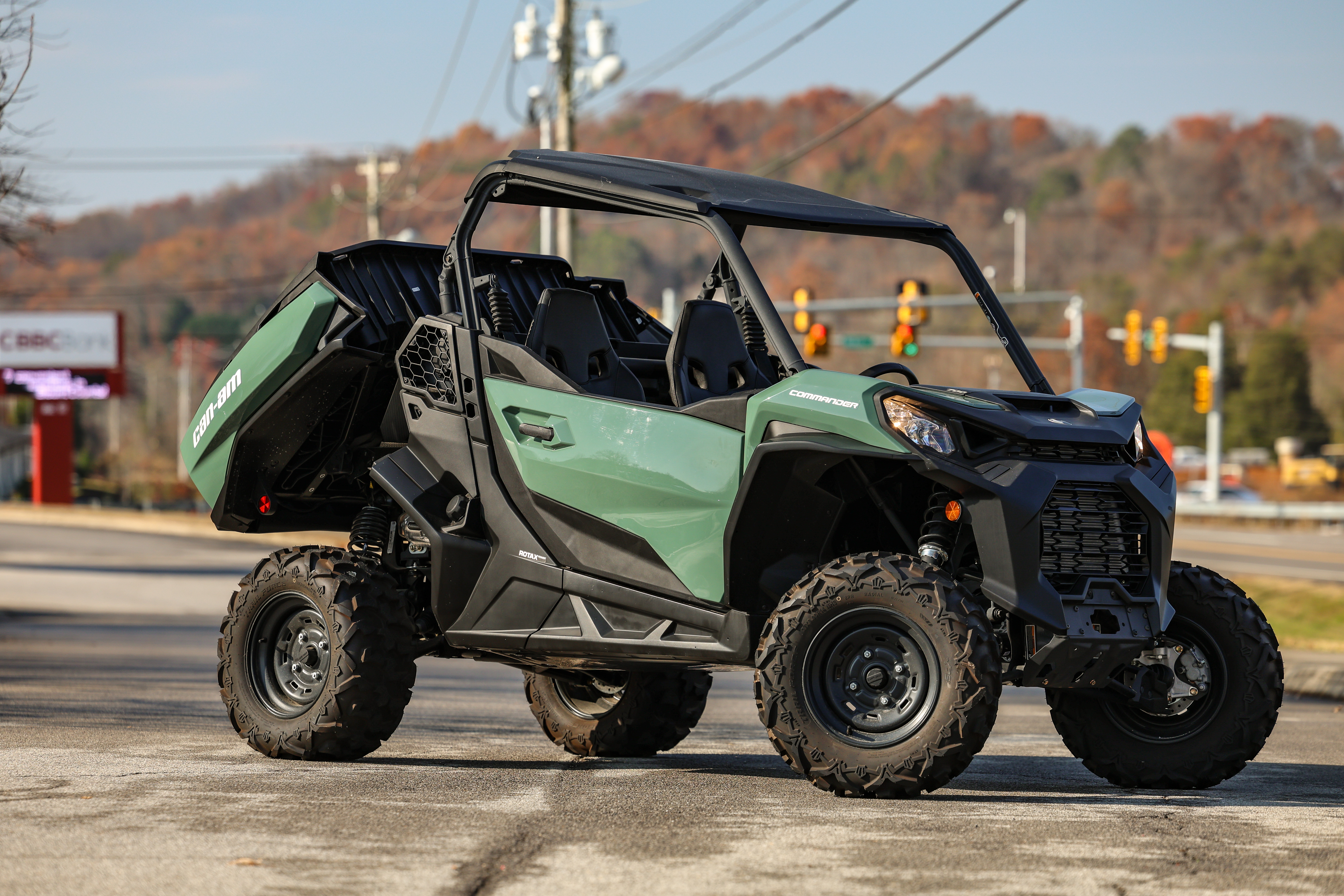 2023 Can-Am Commander 700 DPS