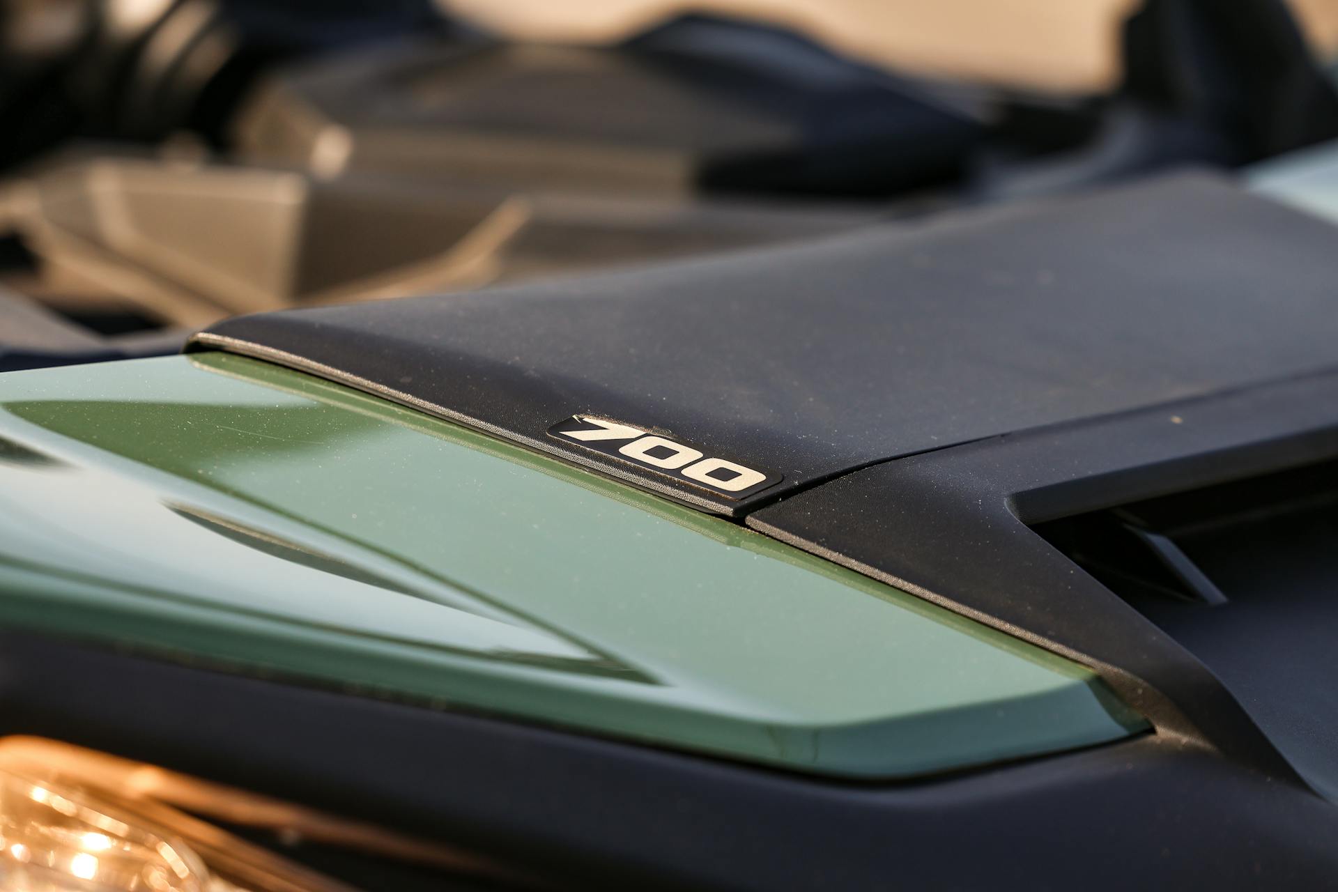 2023 Can-Am Commander 700 DPS  hood detail