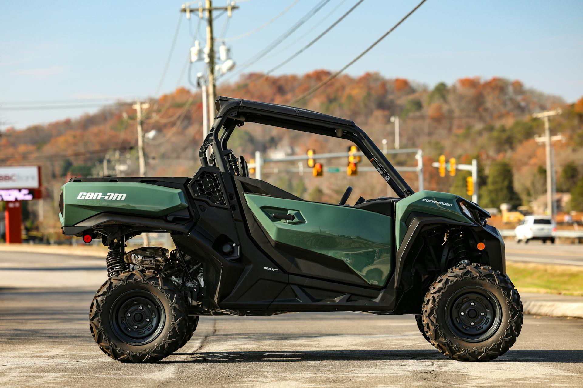 2023 Can-Am Commander 700 DPS  passenger side