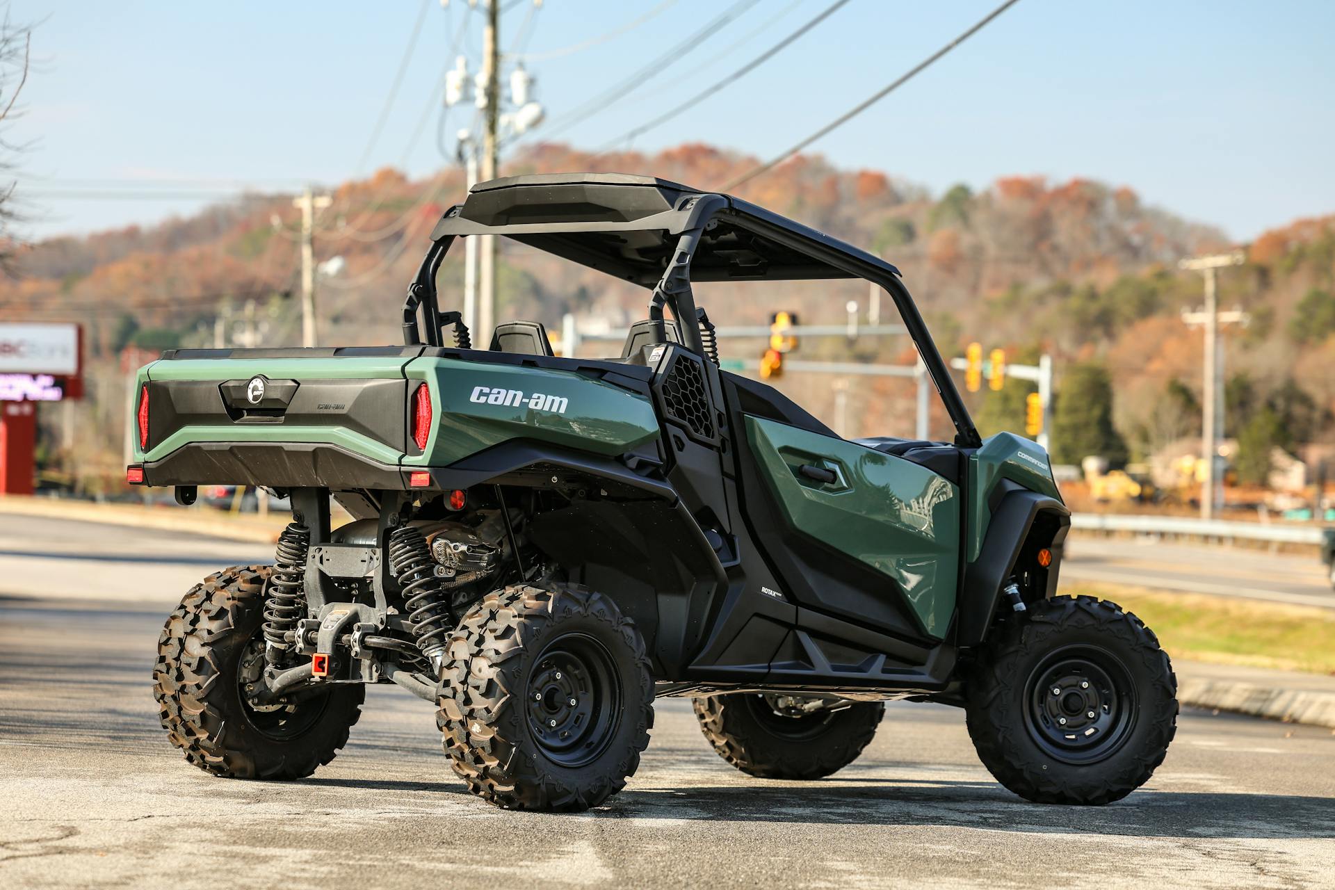 2023 Can-Am Commander 700 DPS passenger rear side