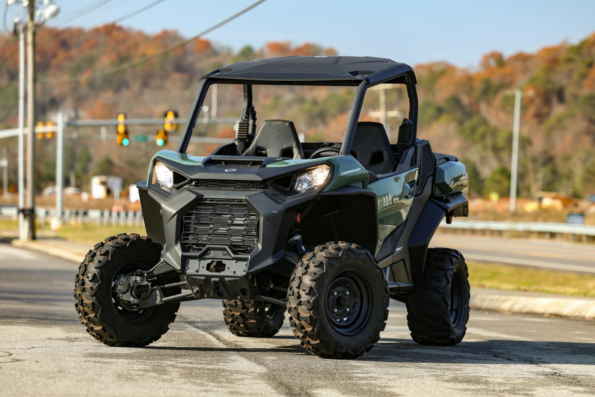 2023 Can-Am Commander 700 DPS driver front 3/4