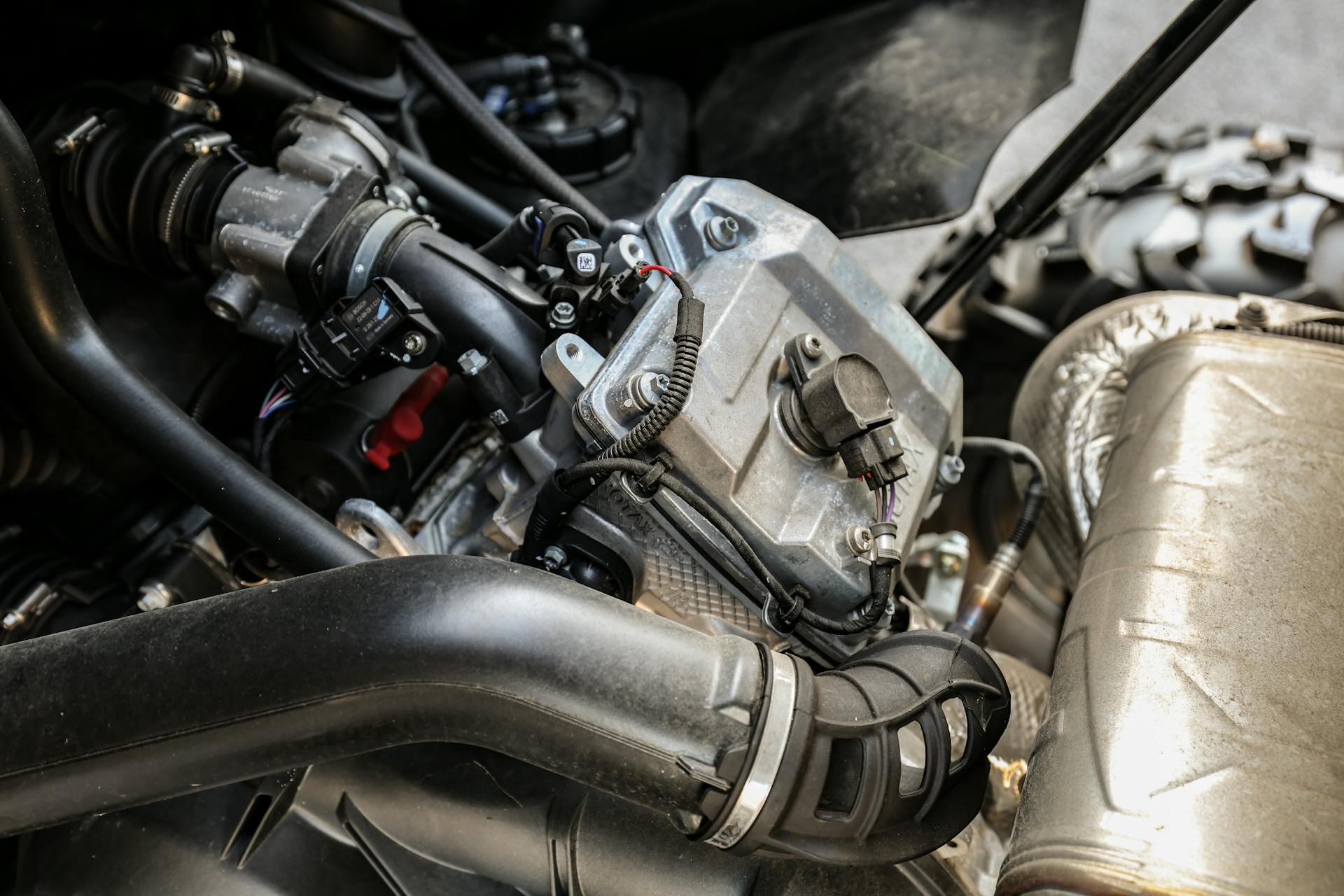 2023 Can-Am Commander 700 DPS  engine close