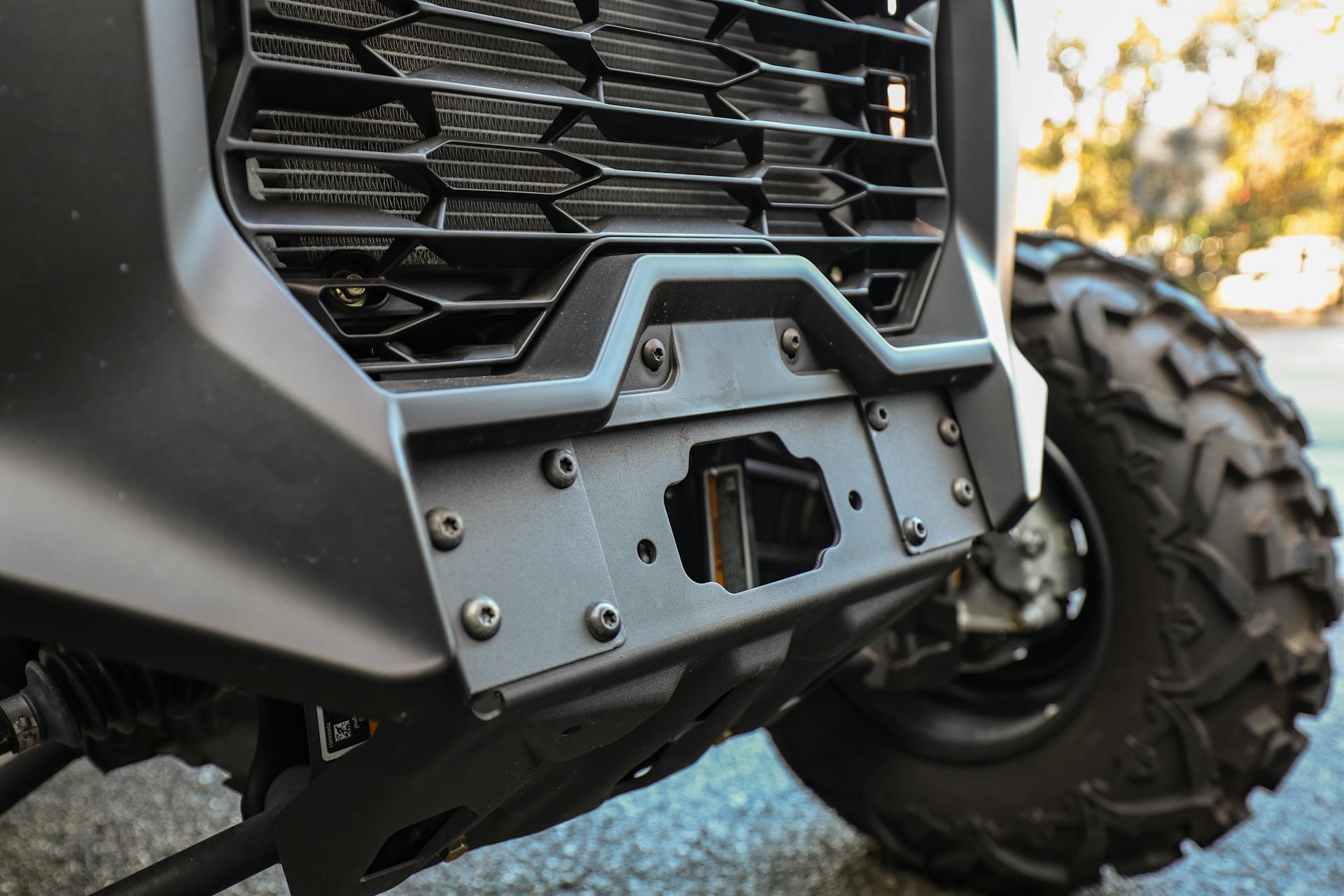 2023 Can-Am Commander 700 DPS front bumper detail
