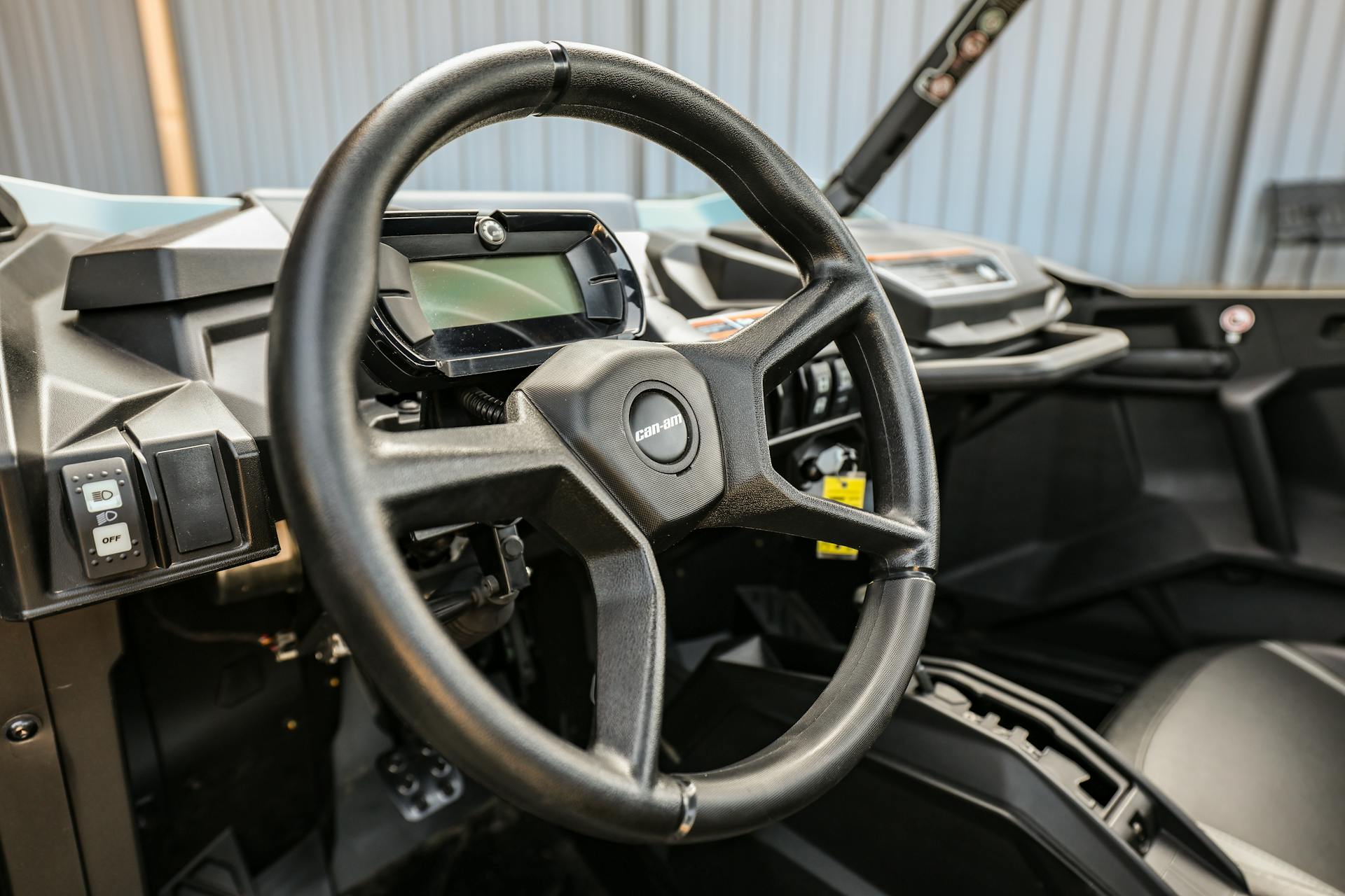 2023 Can-Am Commander 700 DPS  steering wheel