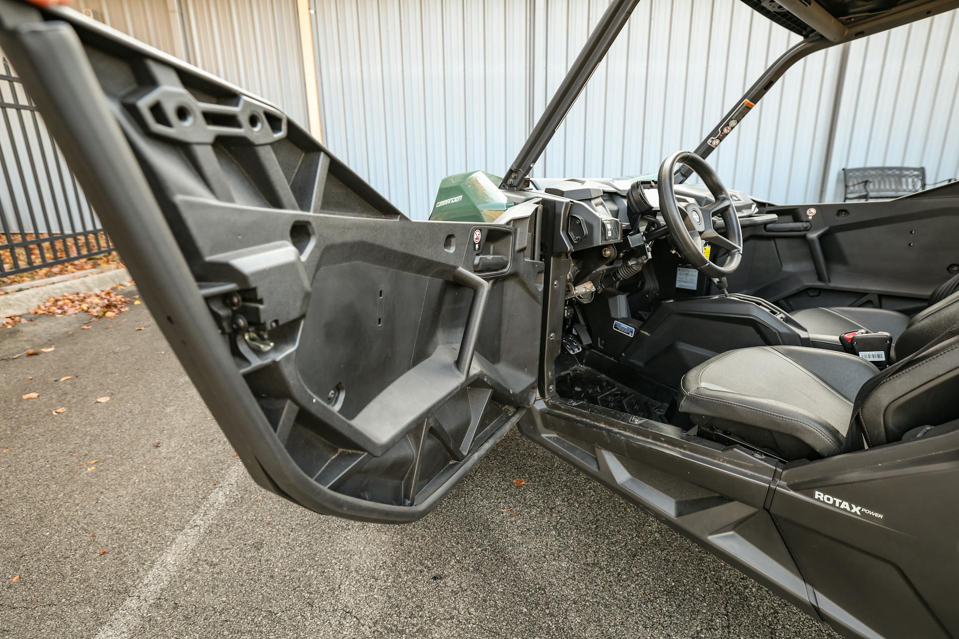 2023 Can-Am Commander 700 DPS driver door open