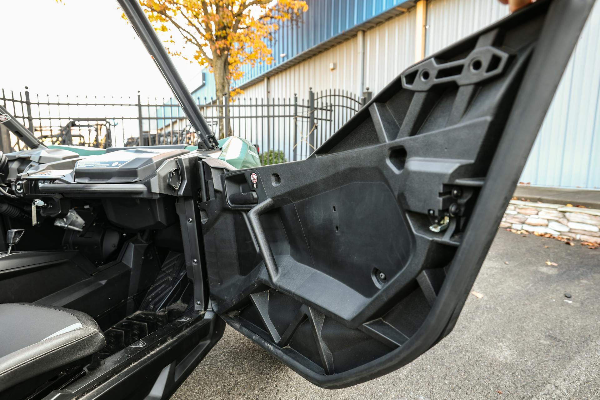 2023 Can-Am Commander 700 DPS passenger door open