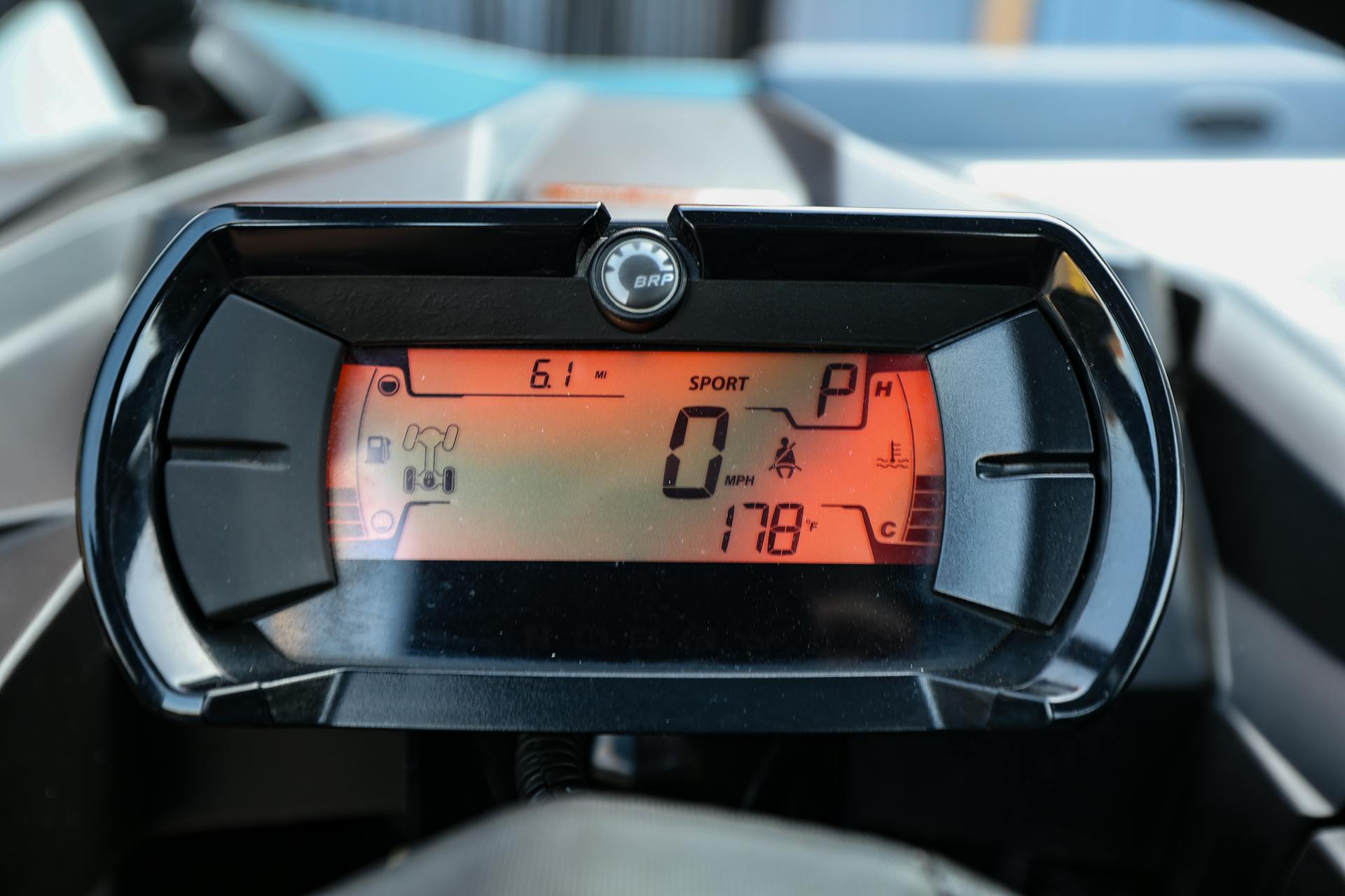 2023 Can-Am Commander 700 DPS odometer