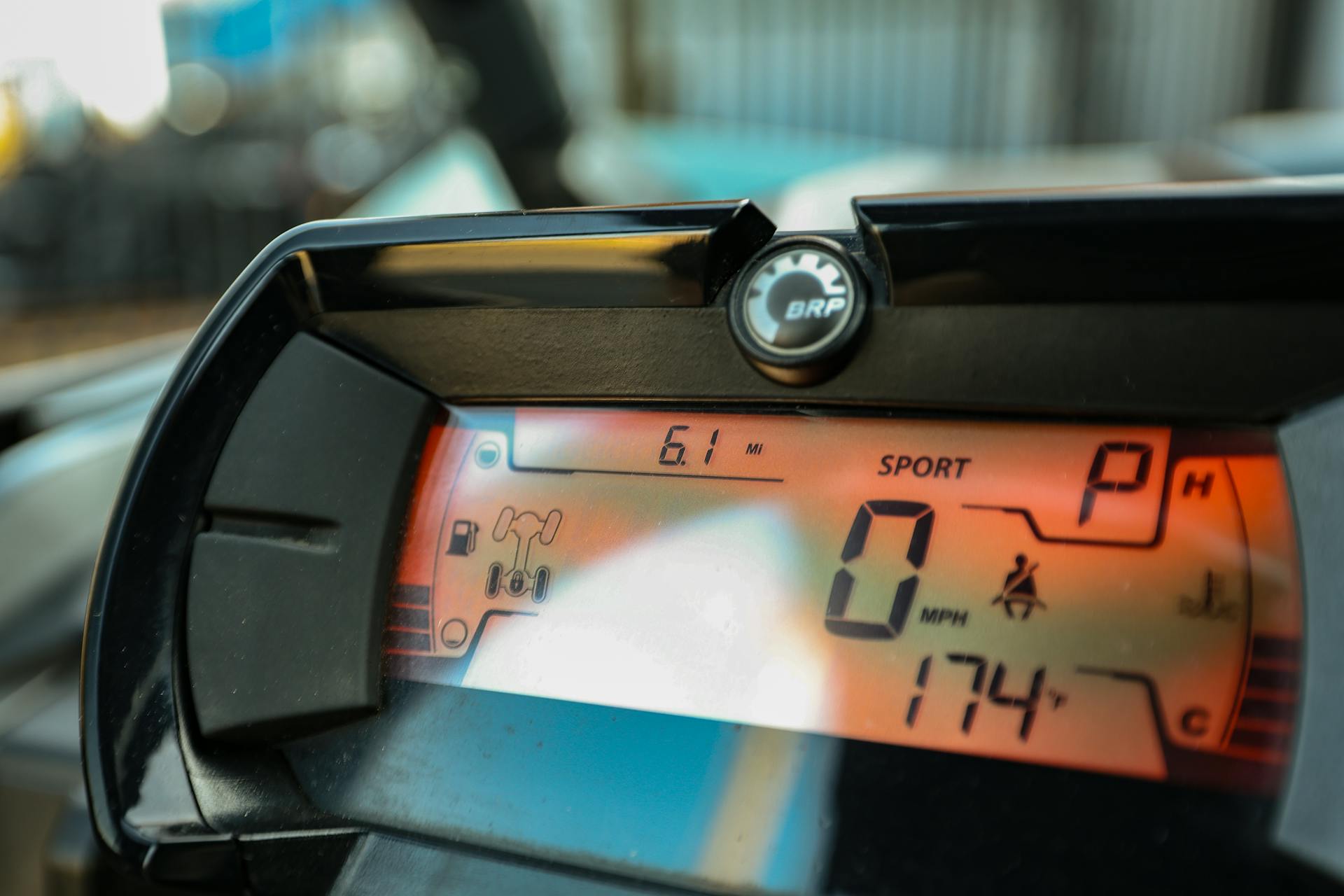 2023 Can-Am Commander 700 DPS odometer close