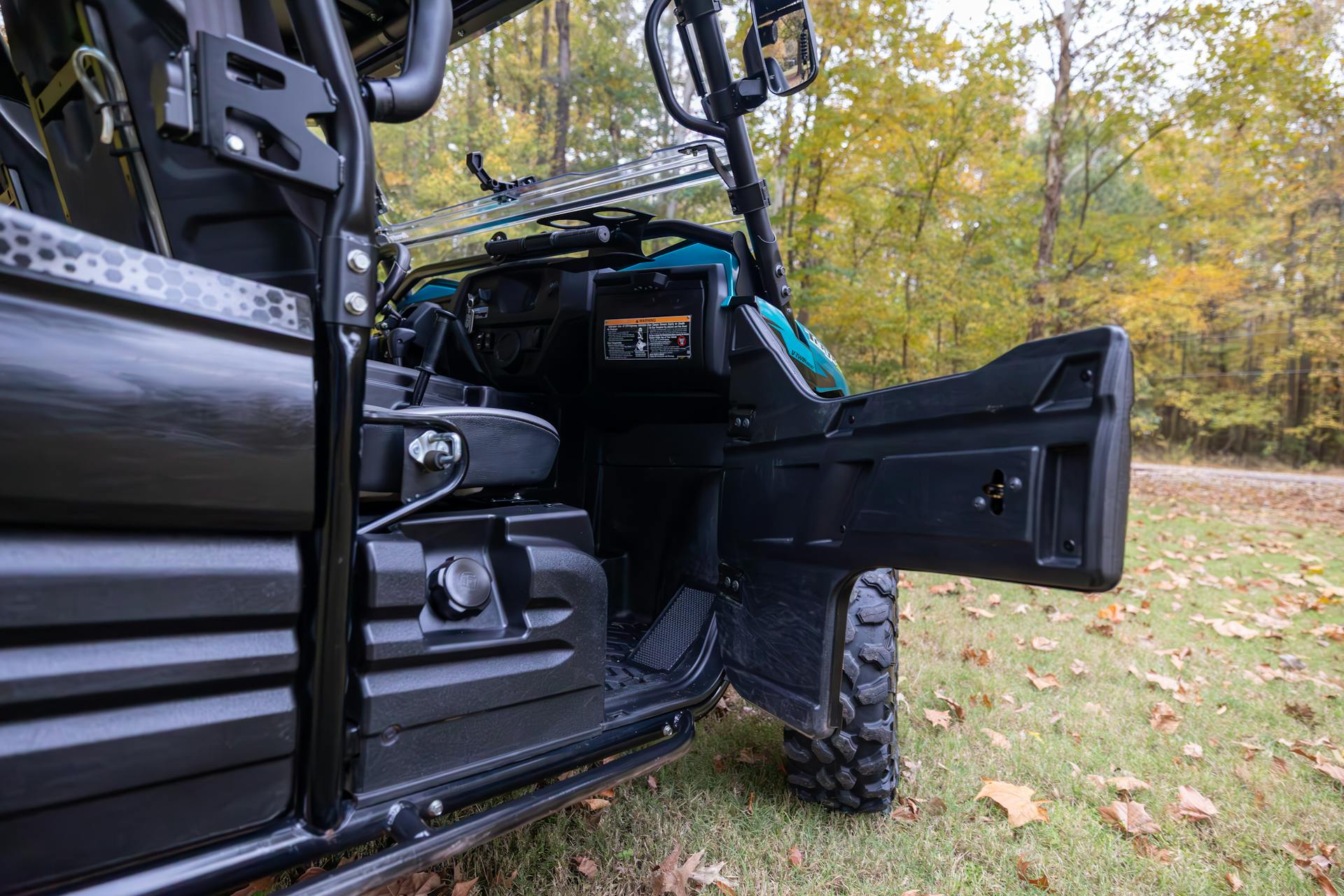 2023 Kawasaki Teryx 800 passenger door open