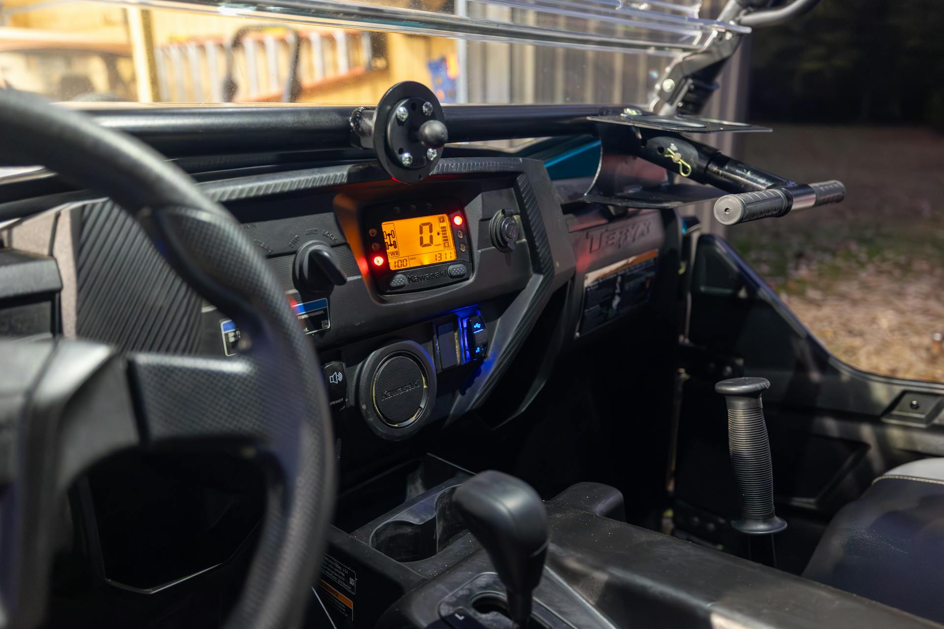 2023 Kawasaki Teryx 800 center stack