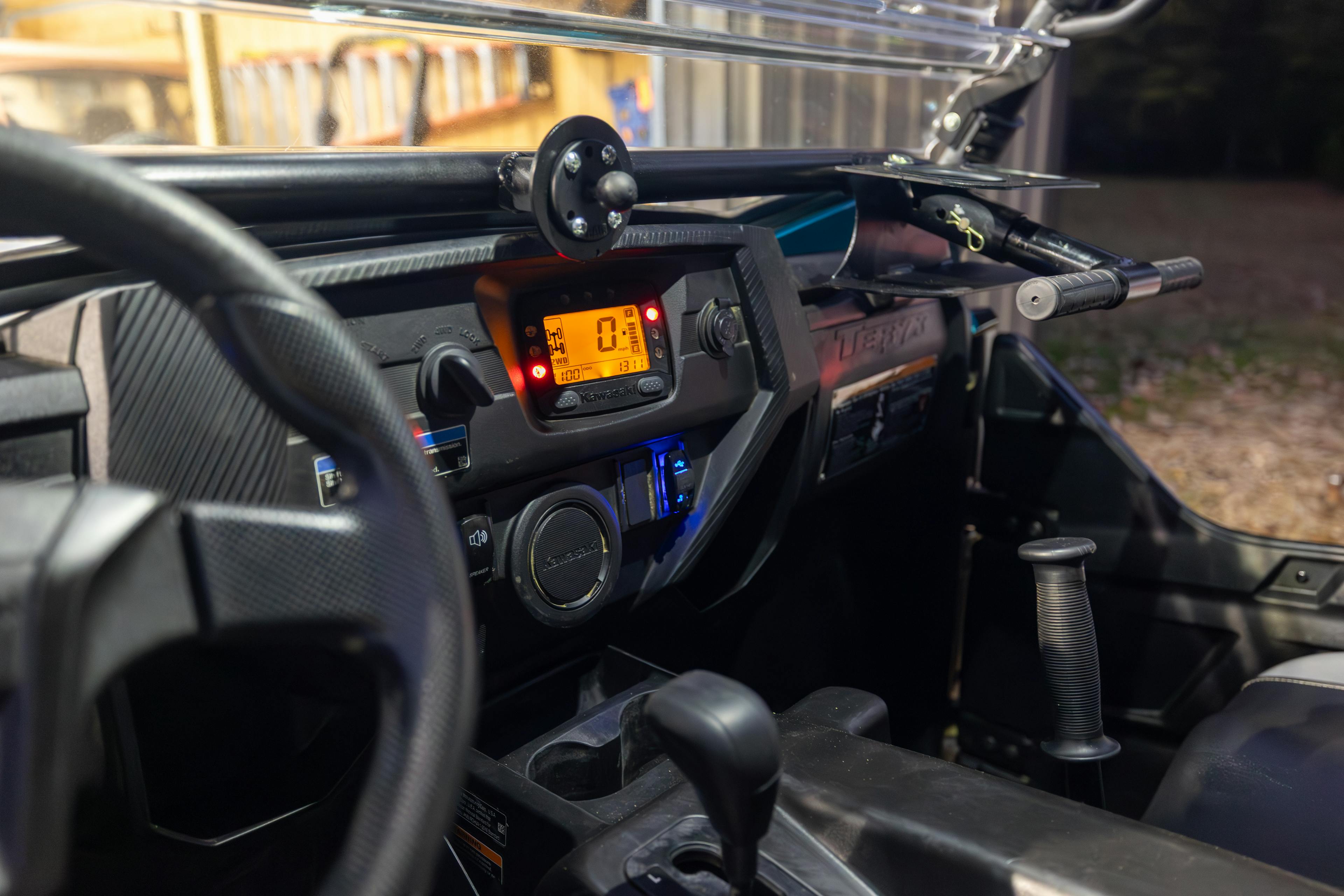 2023 Kawasaki Teryx 800 center stack