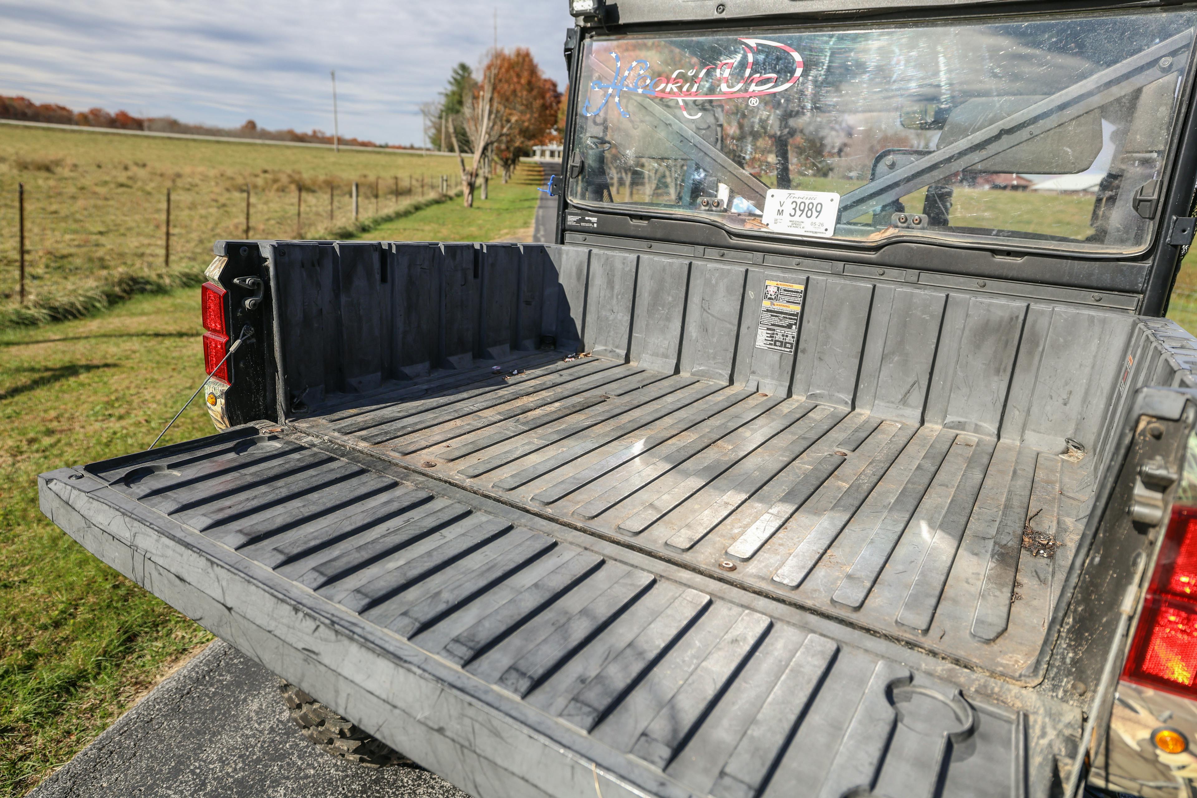 2019 Polaris Ranger Crew XP 1000 EPS tailgate down, bed