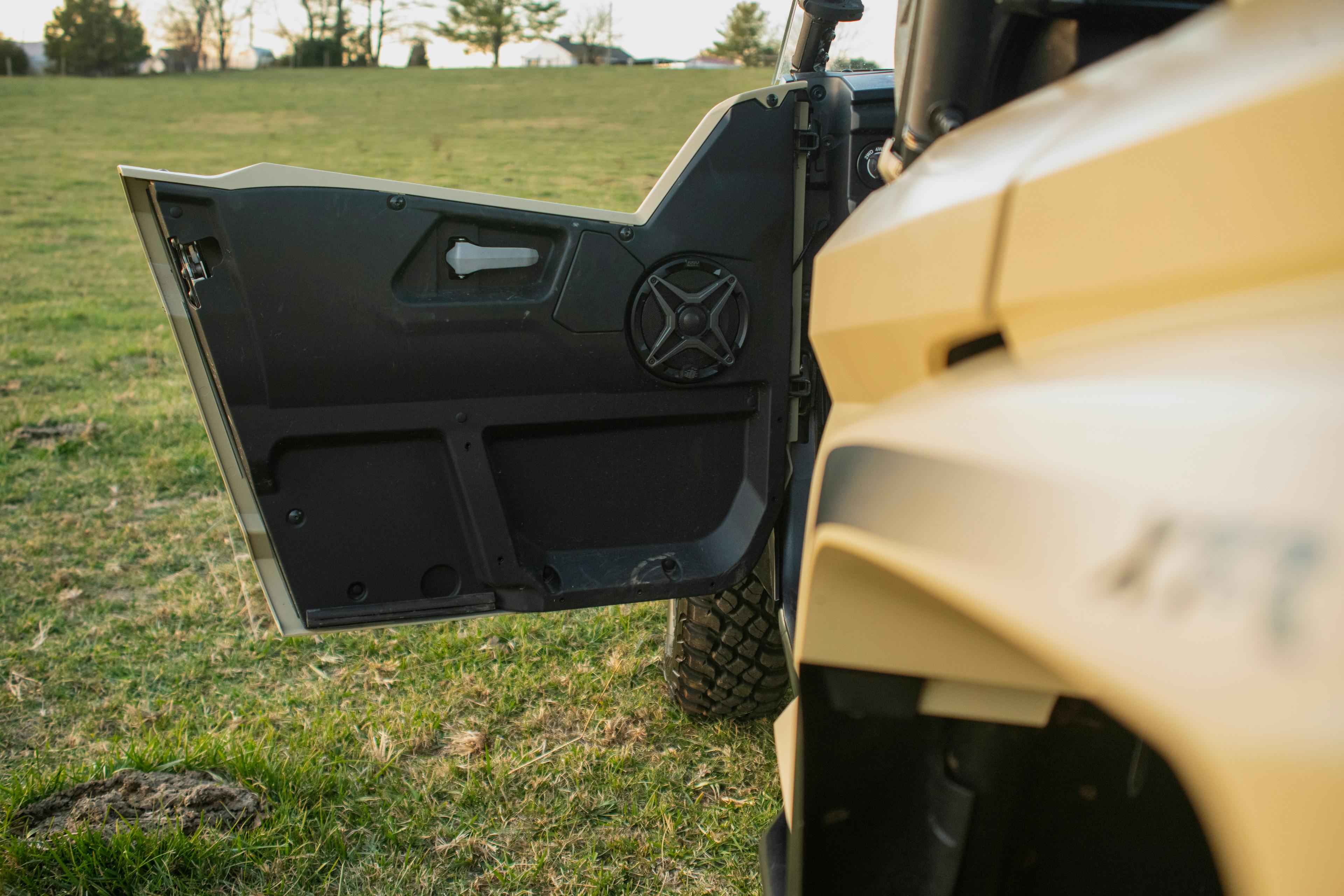 2023 Yamaha RMAX4 1000 XT-R driver door