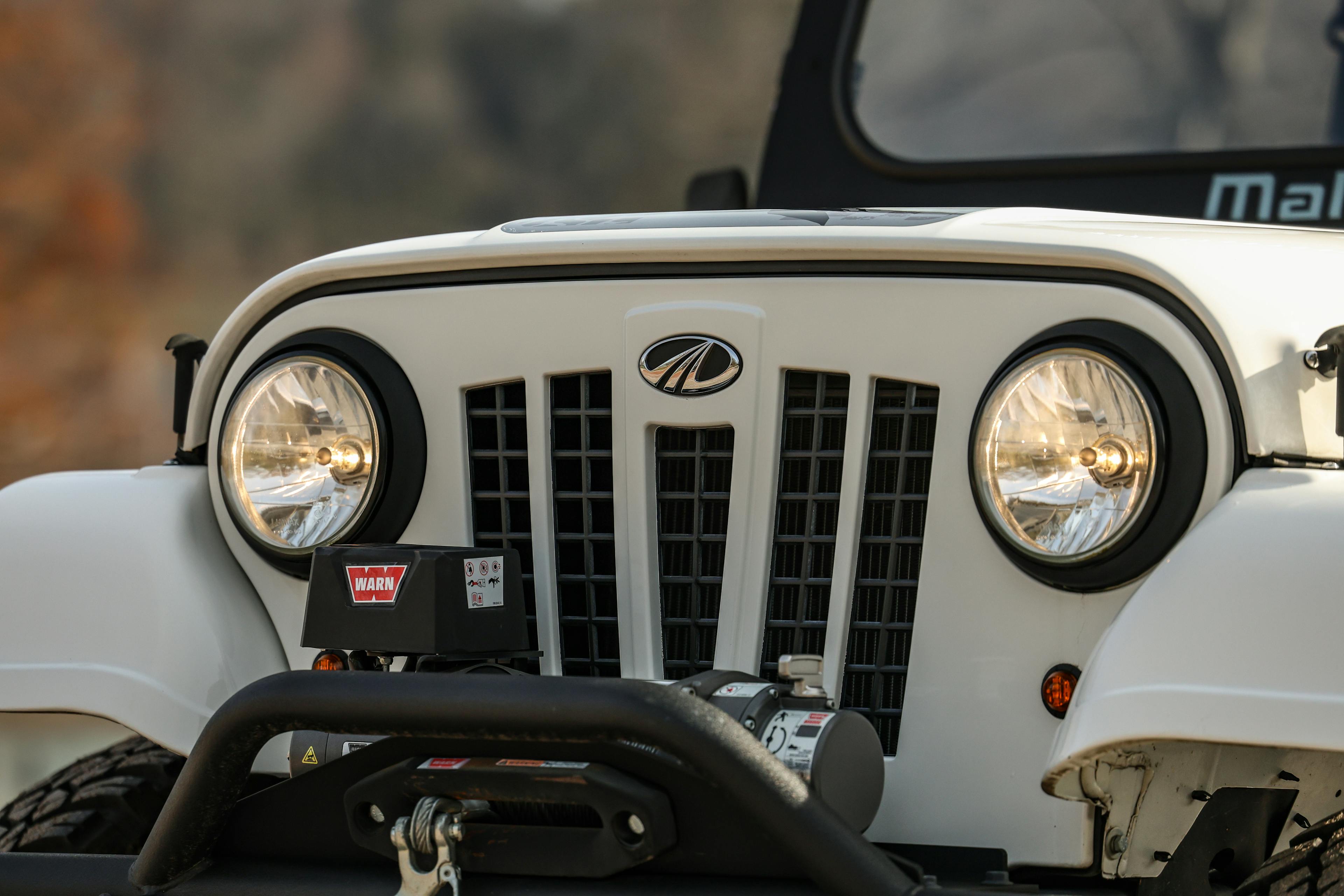 2018 Mahindra Roxor LE grille close