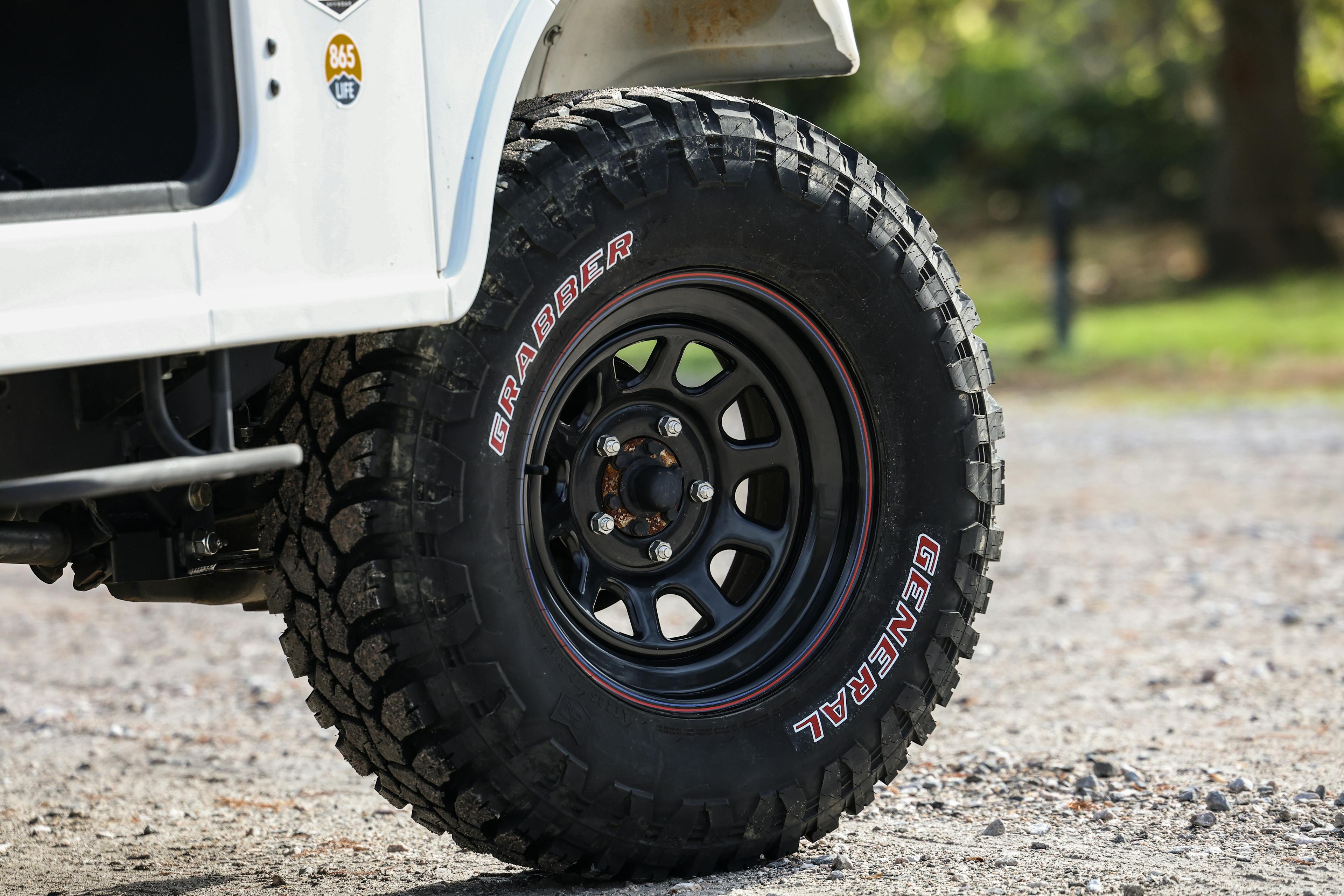2018 Mahindra Roxor LE passenger front wheel
