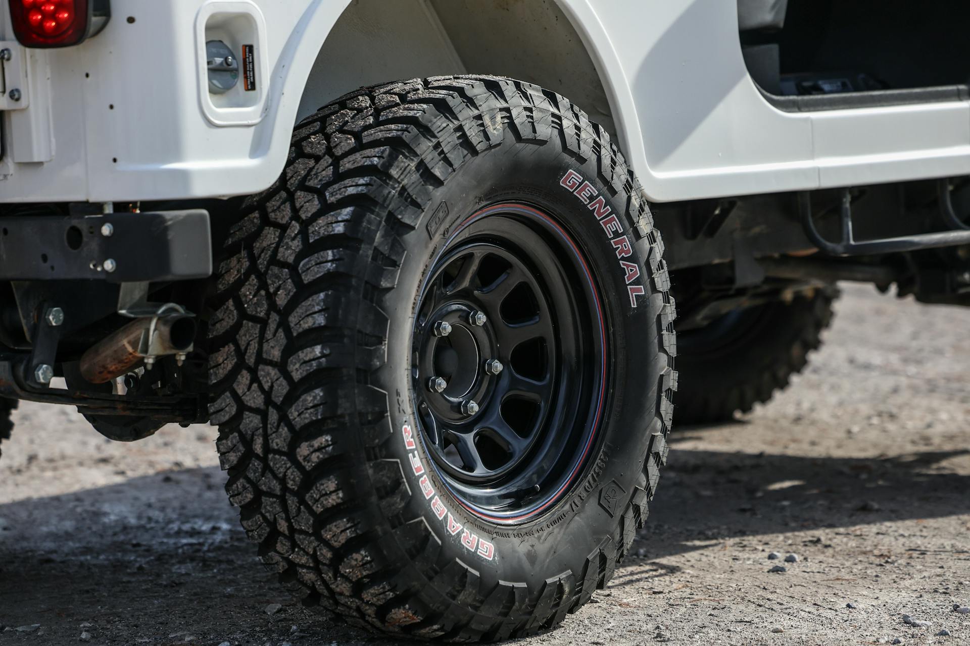 2018 Mahindra Roxor LE passenger rear wheel