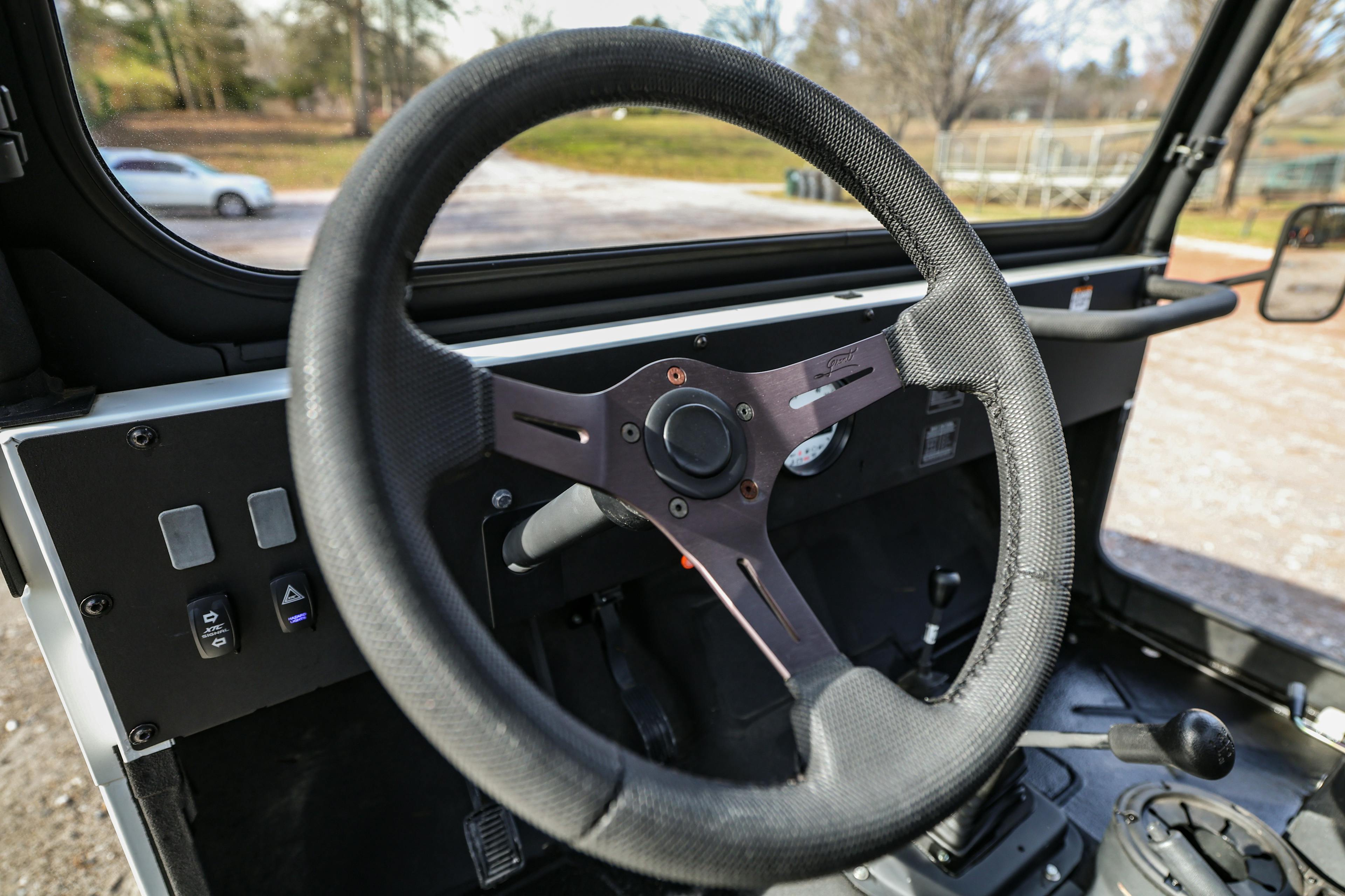 2018 Mahindra Roxor LE steering wheel