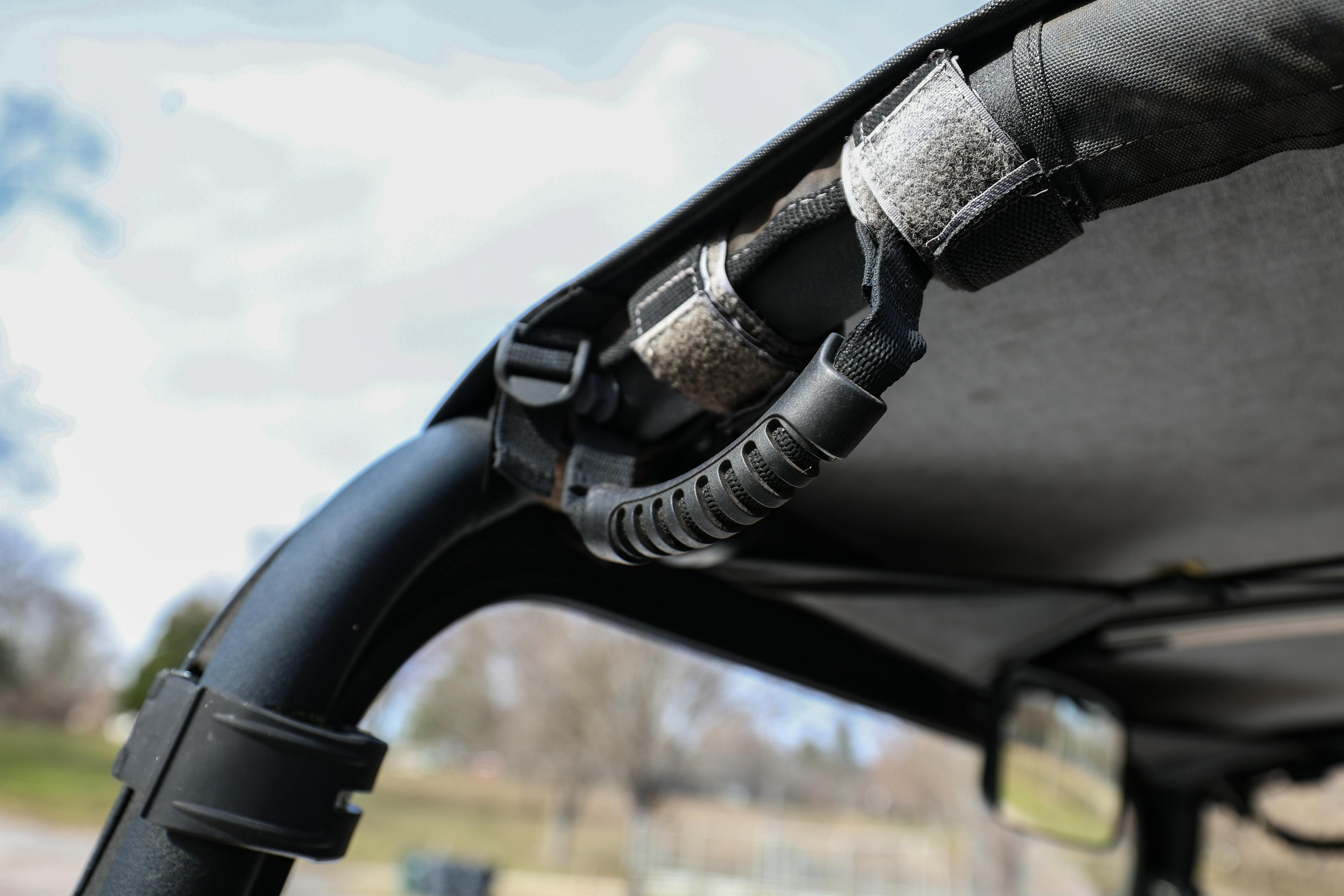 2018 Mahindra Roxor LE grab handle