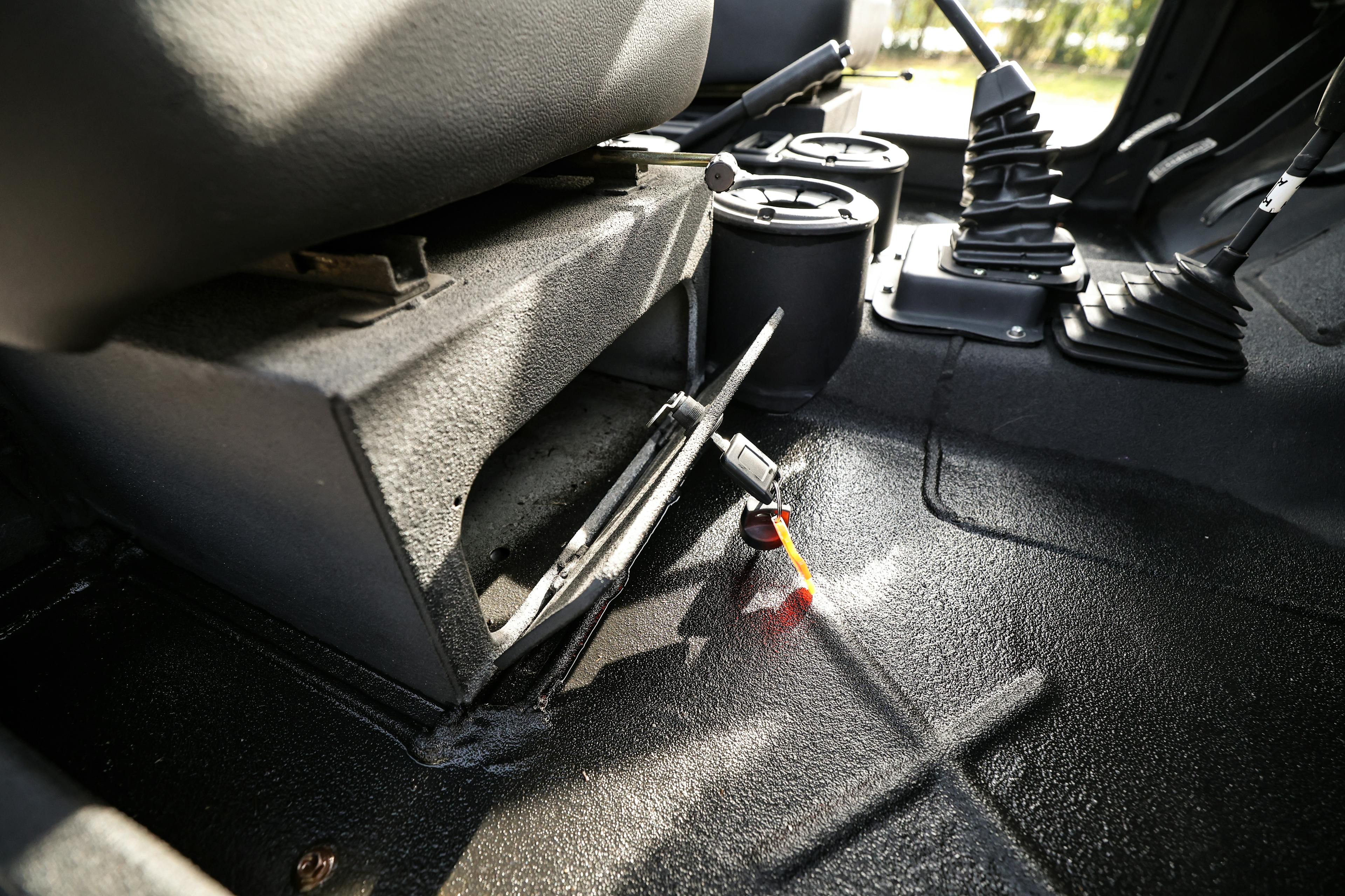2018 Mahindra Roxor LE passenger floor storage