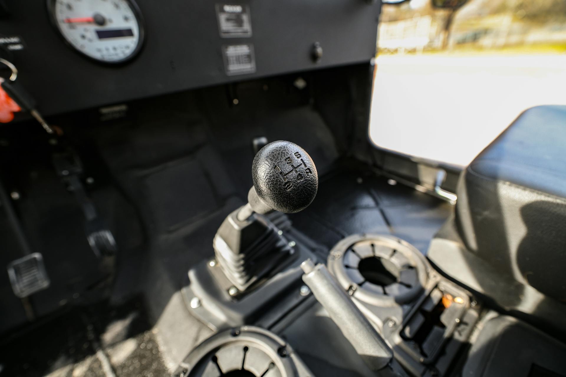 2018 Mahindra Roxor LE shifter

