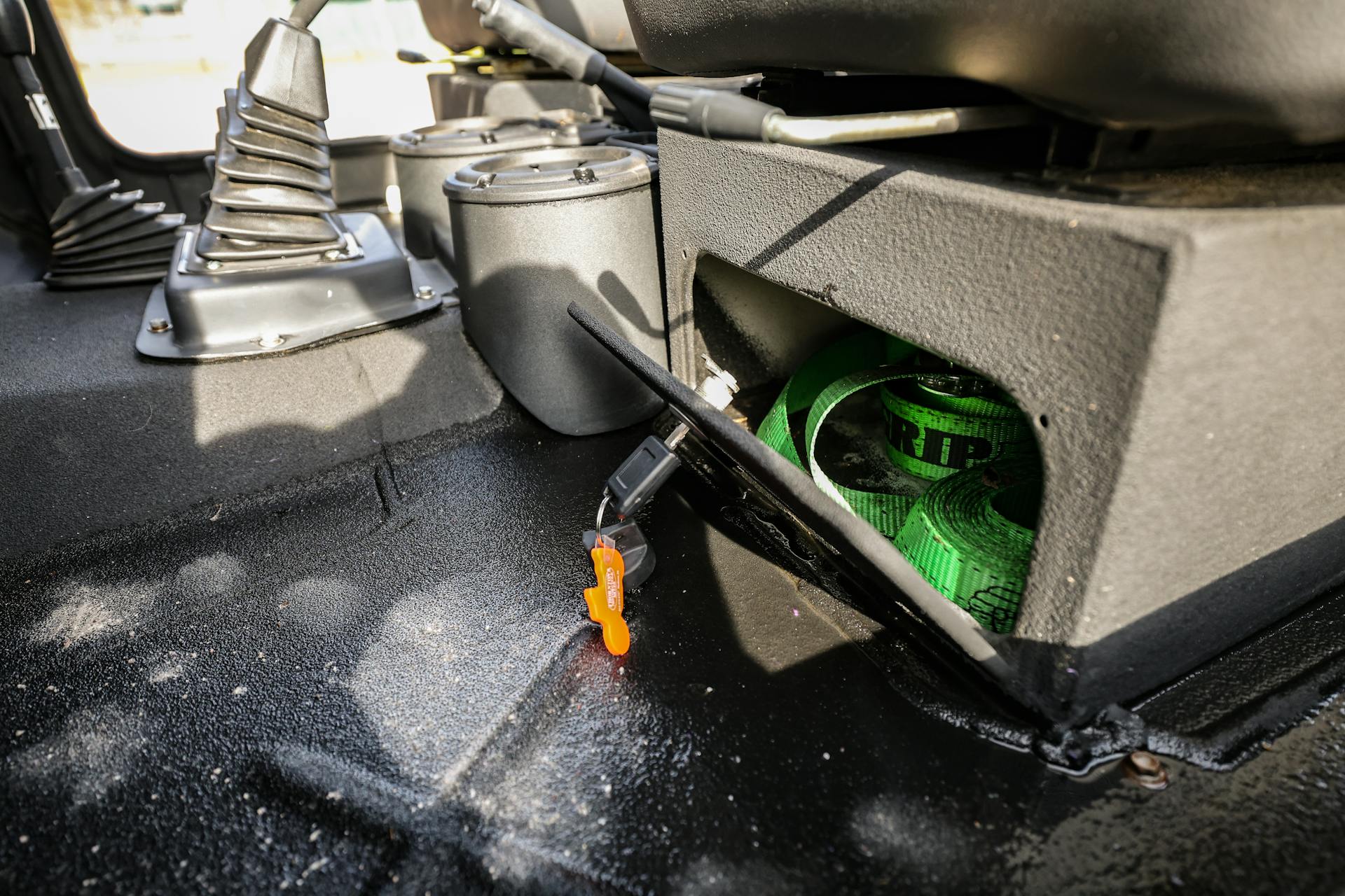 2018 Mahindra Roxor LE driver floor storage