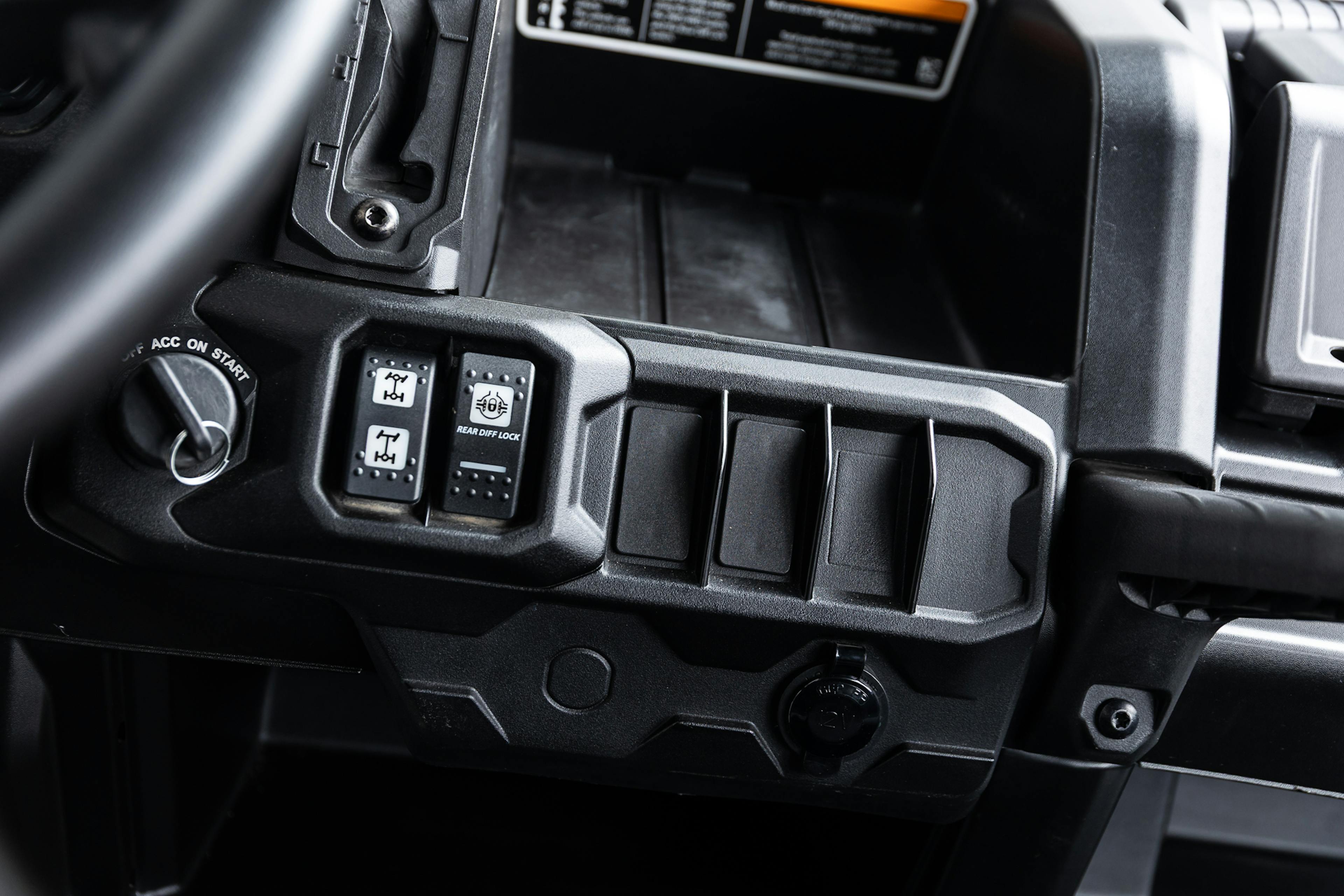 2020 Can-Am Defender Max XT HD10 drive switches