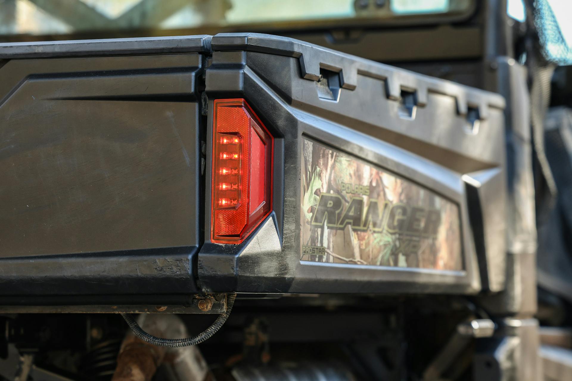 2019 Polaris Ranger Crew XP 900 EPS Polaris Pursuit Camo passenger bed side