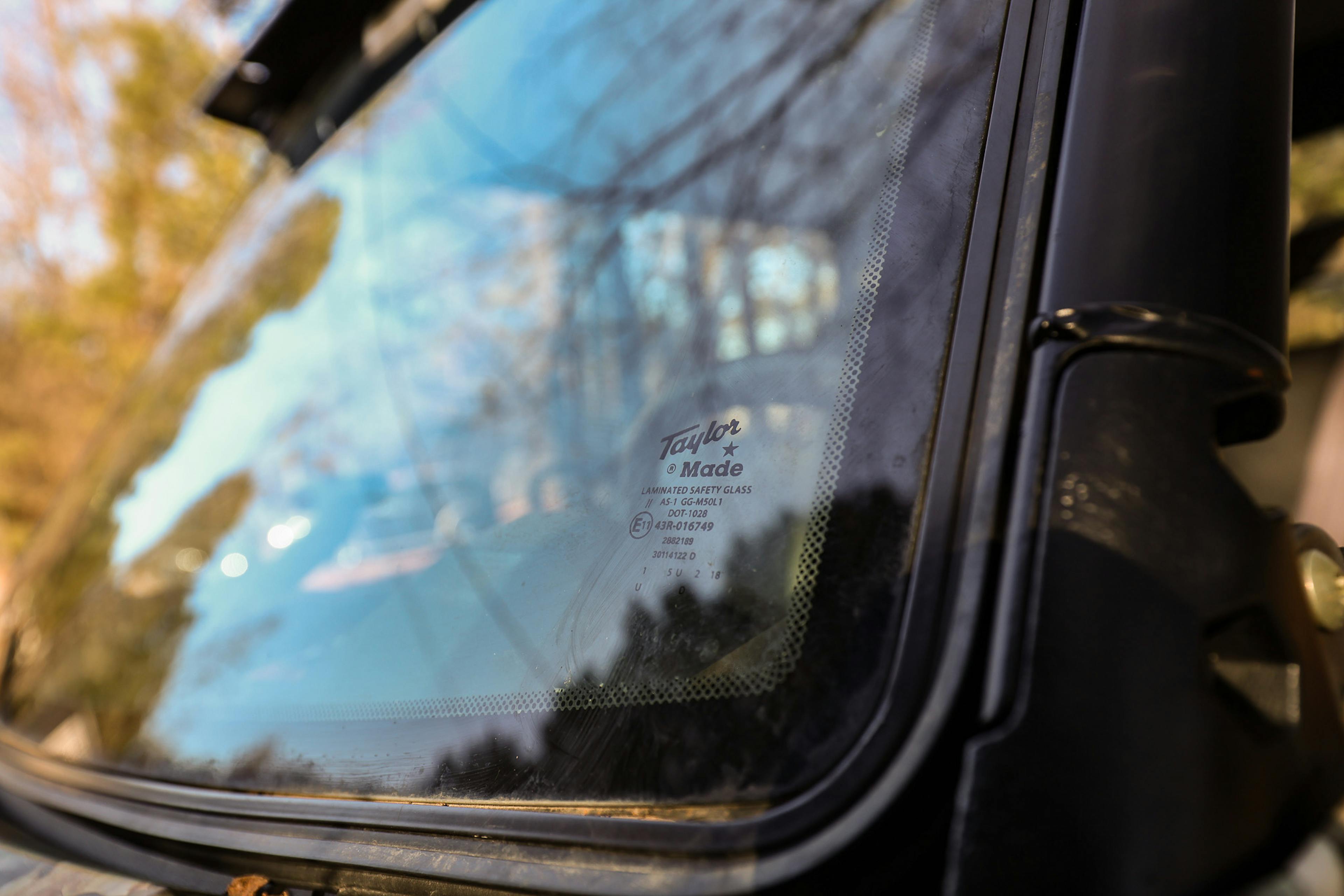 2019 Polaris Ranger Crew XP 900 EPS Polaris Pursuit Camo front windshield detail