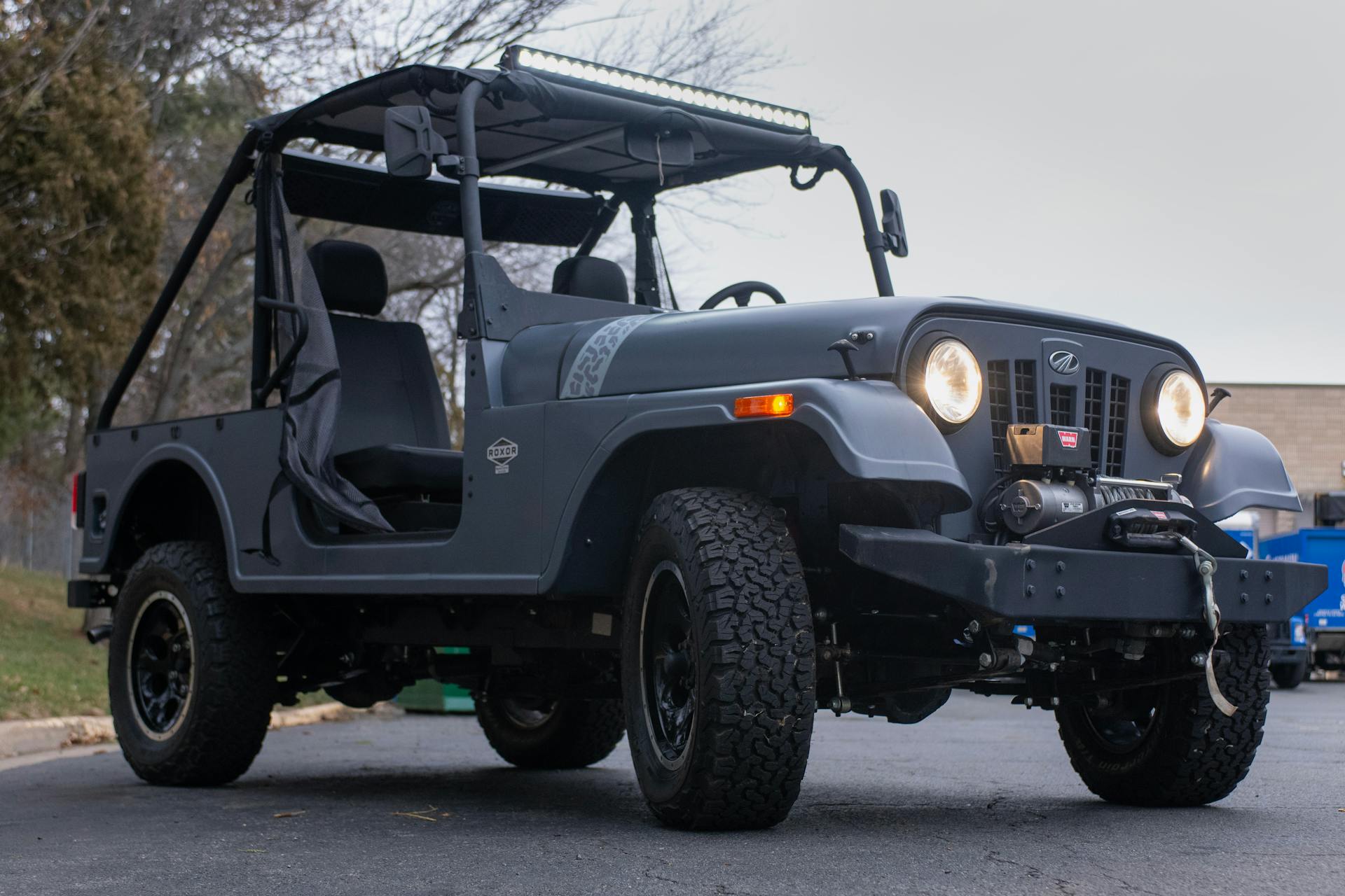 2018 Mahindra Roxor SE passenger front 3/4