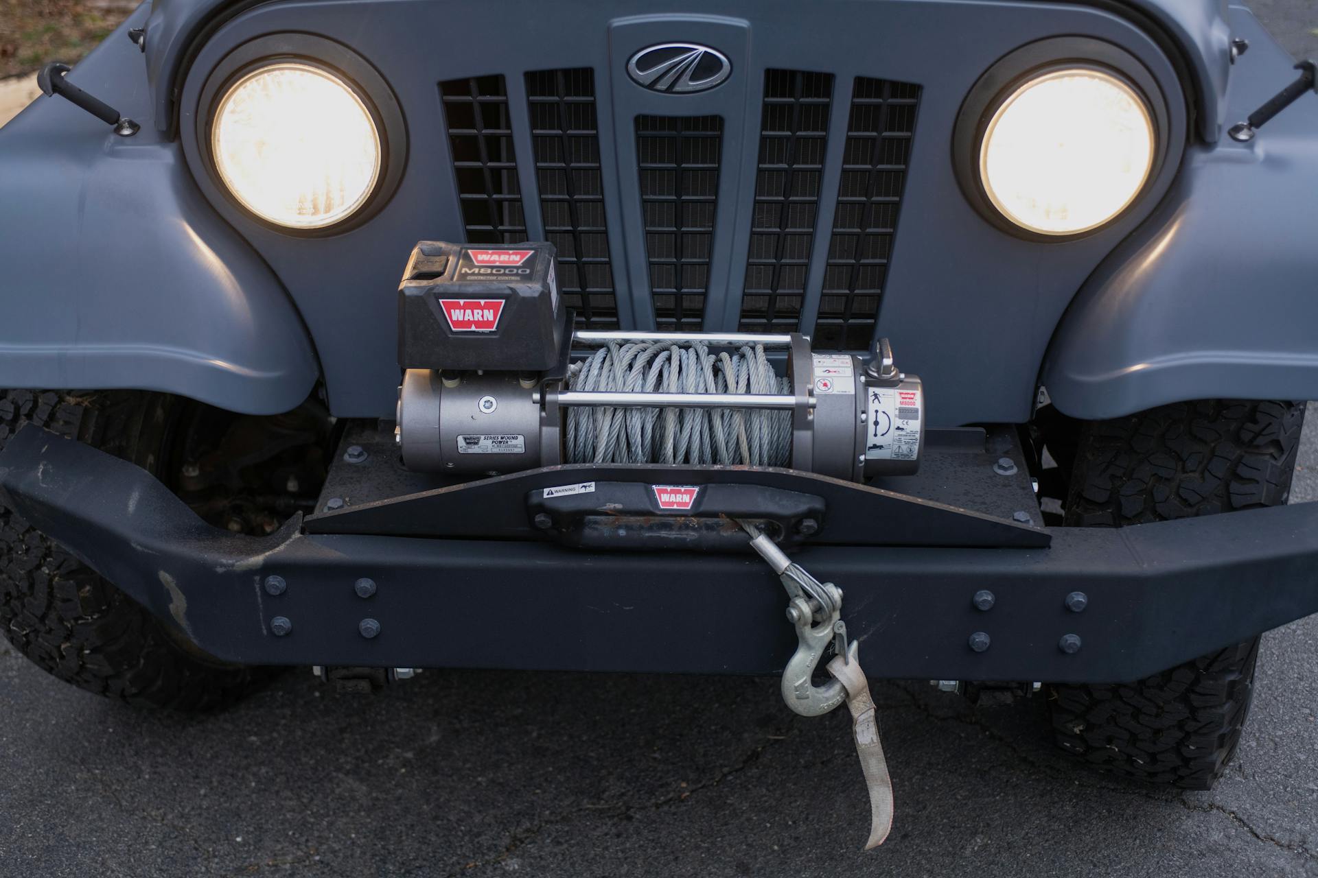 2018 Mahindra Roxor SE grille/winch