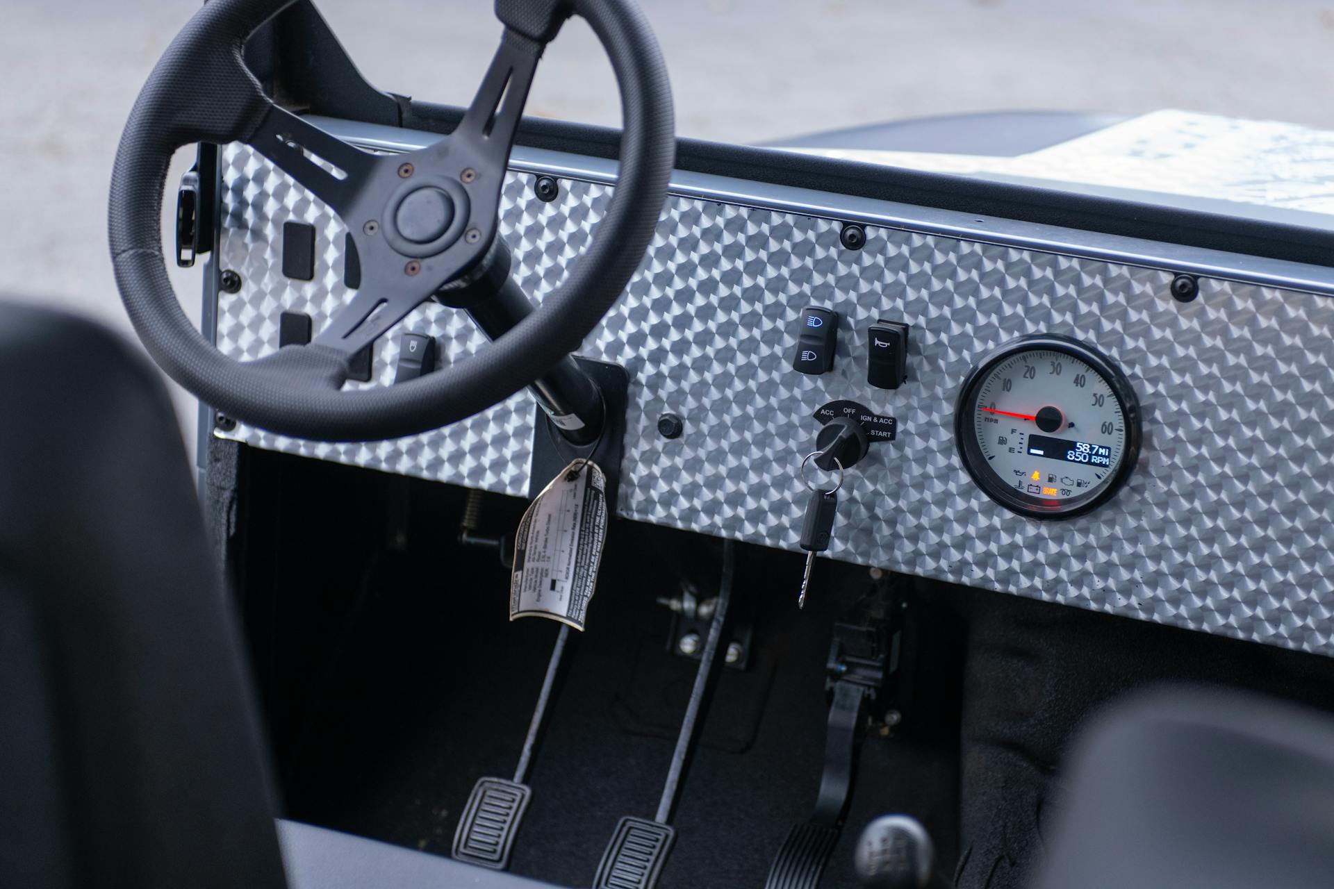 2018 Mahindra Roxor SE dash