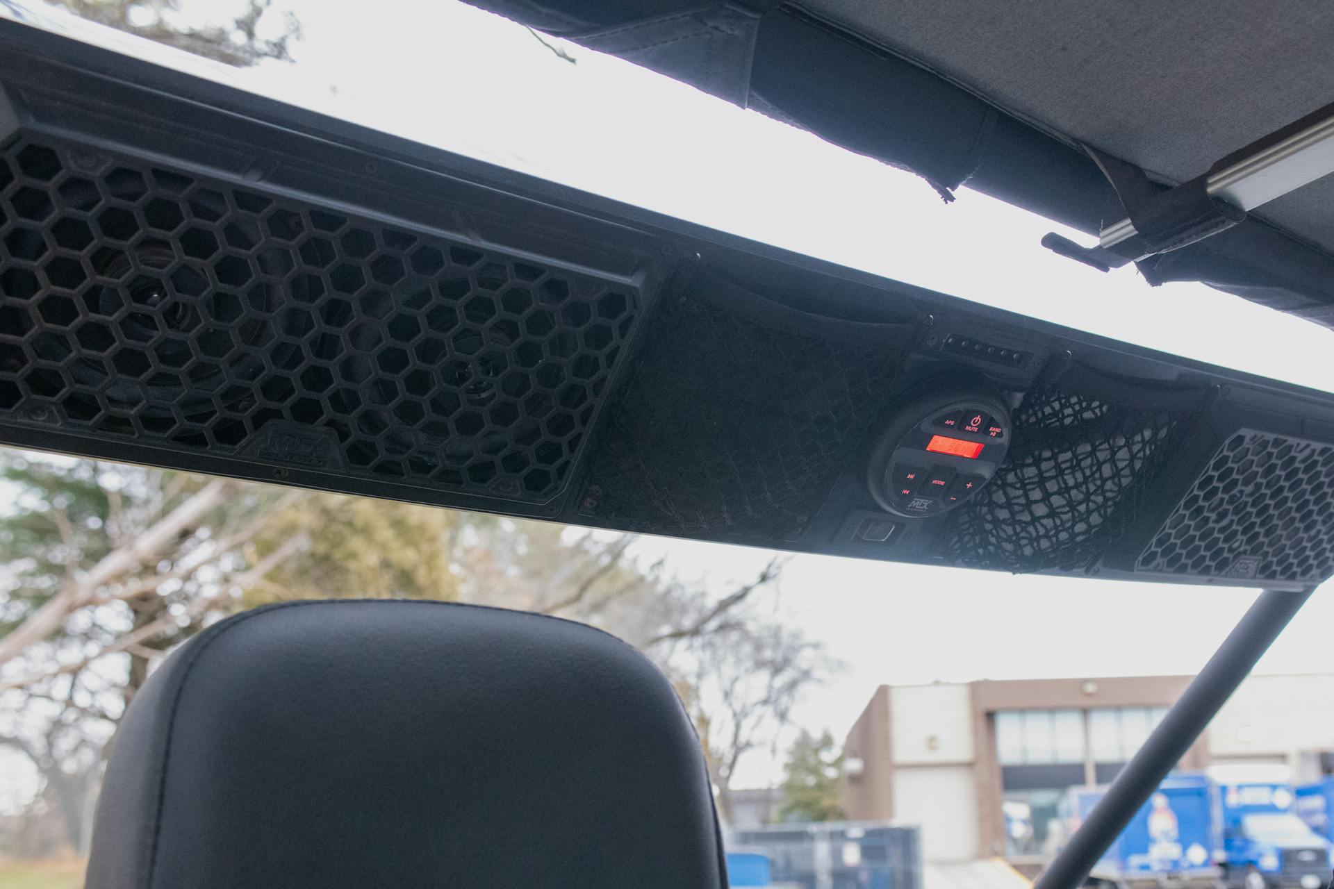 2018 Mahindra Roxor SE MTX Sound bar detail