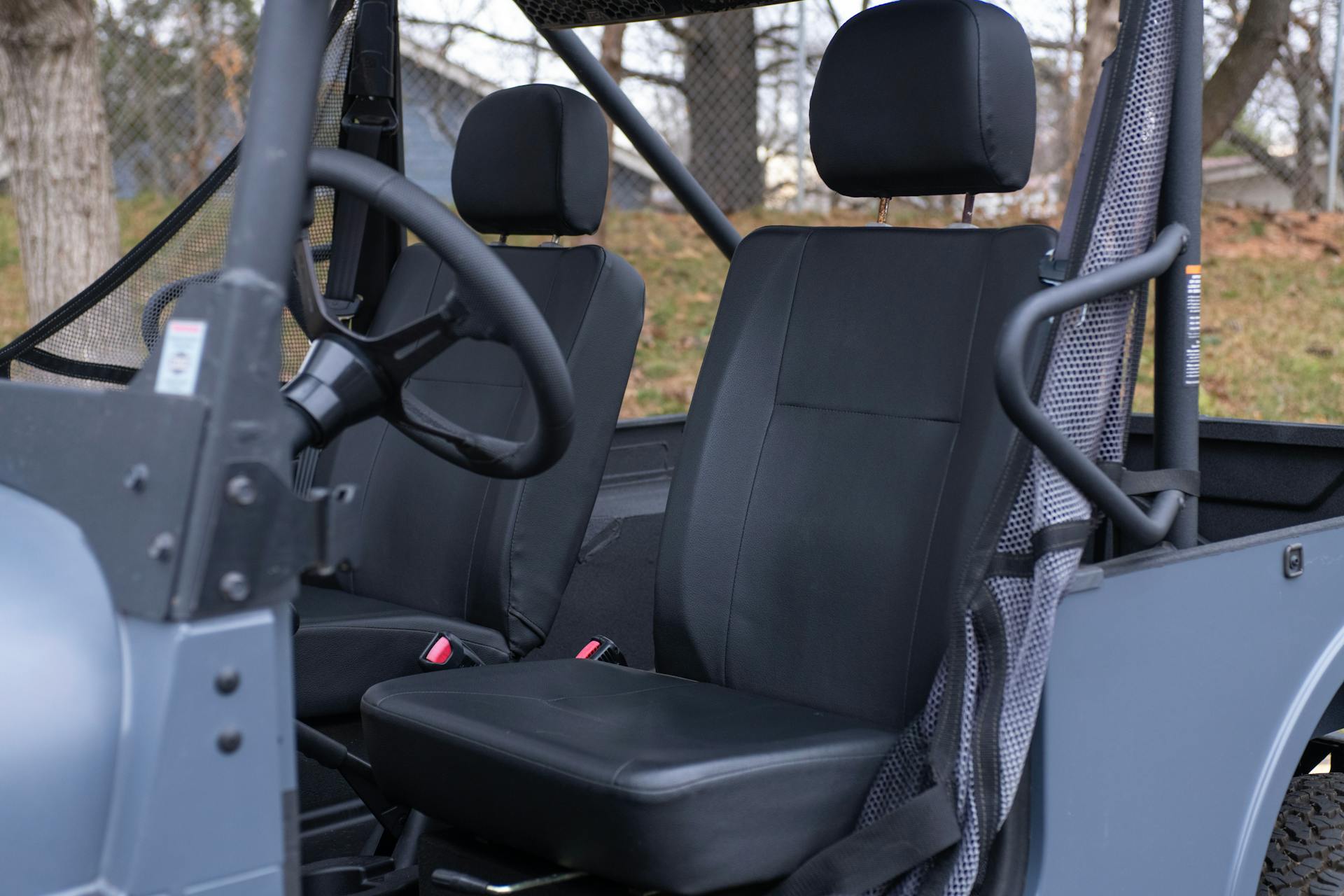 2018 Mahindra Roxor SE seats driver side