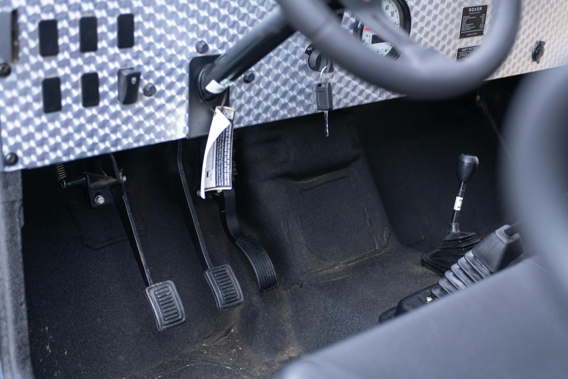2018 Mahindra Roxor SE lower dash/pedals