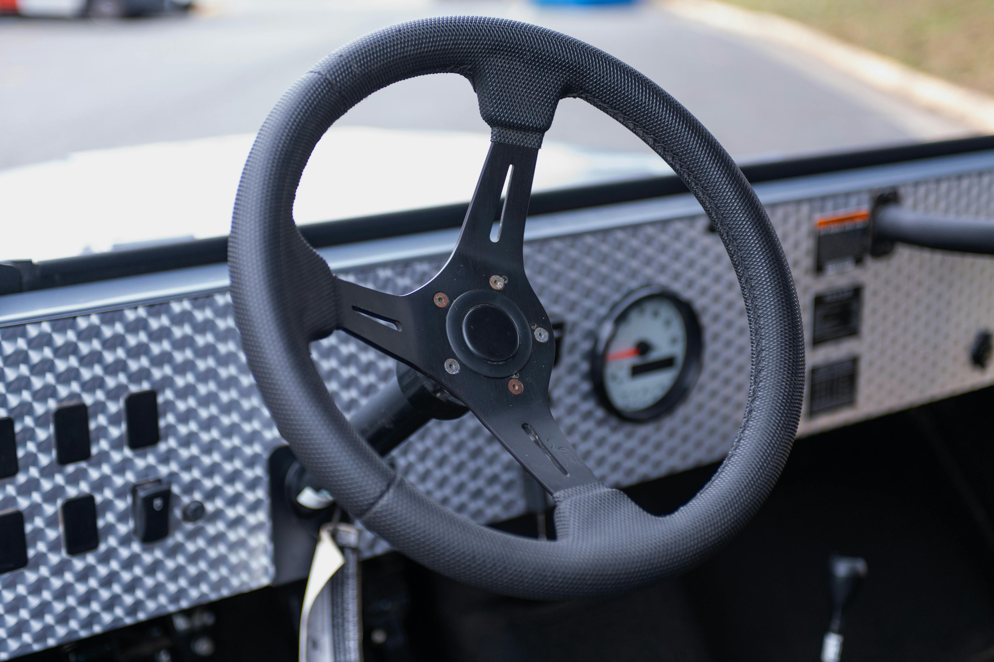 2018 Mahindra Roxor SE steering wheel