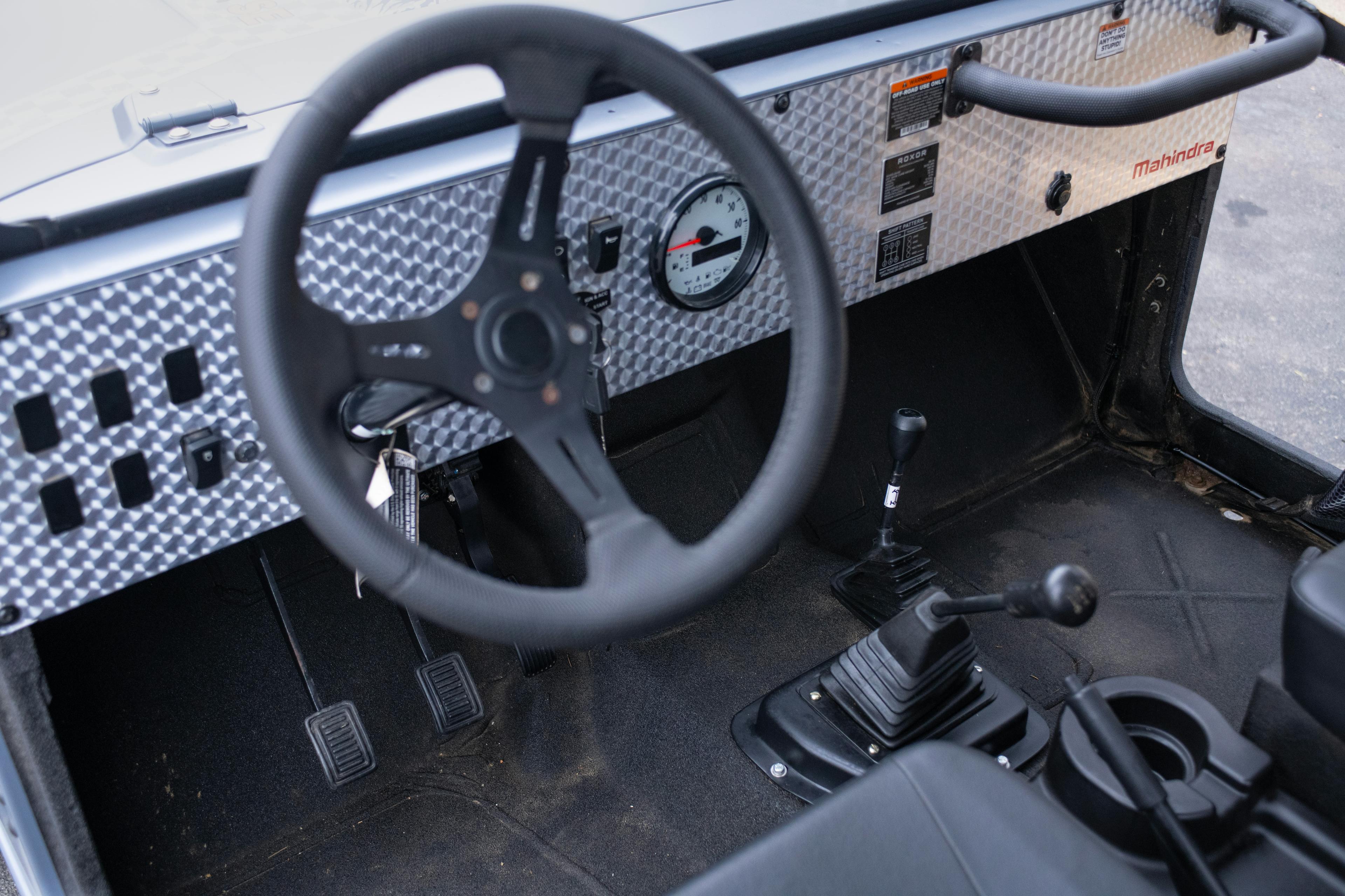 2018 Mahindra Roxor SE upper dash