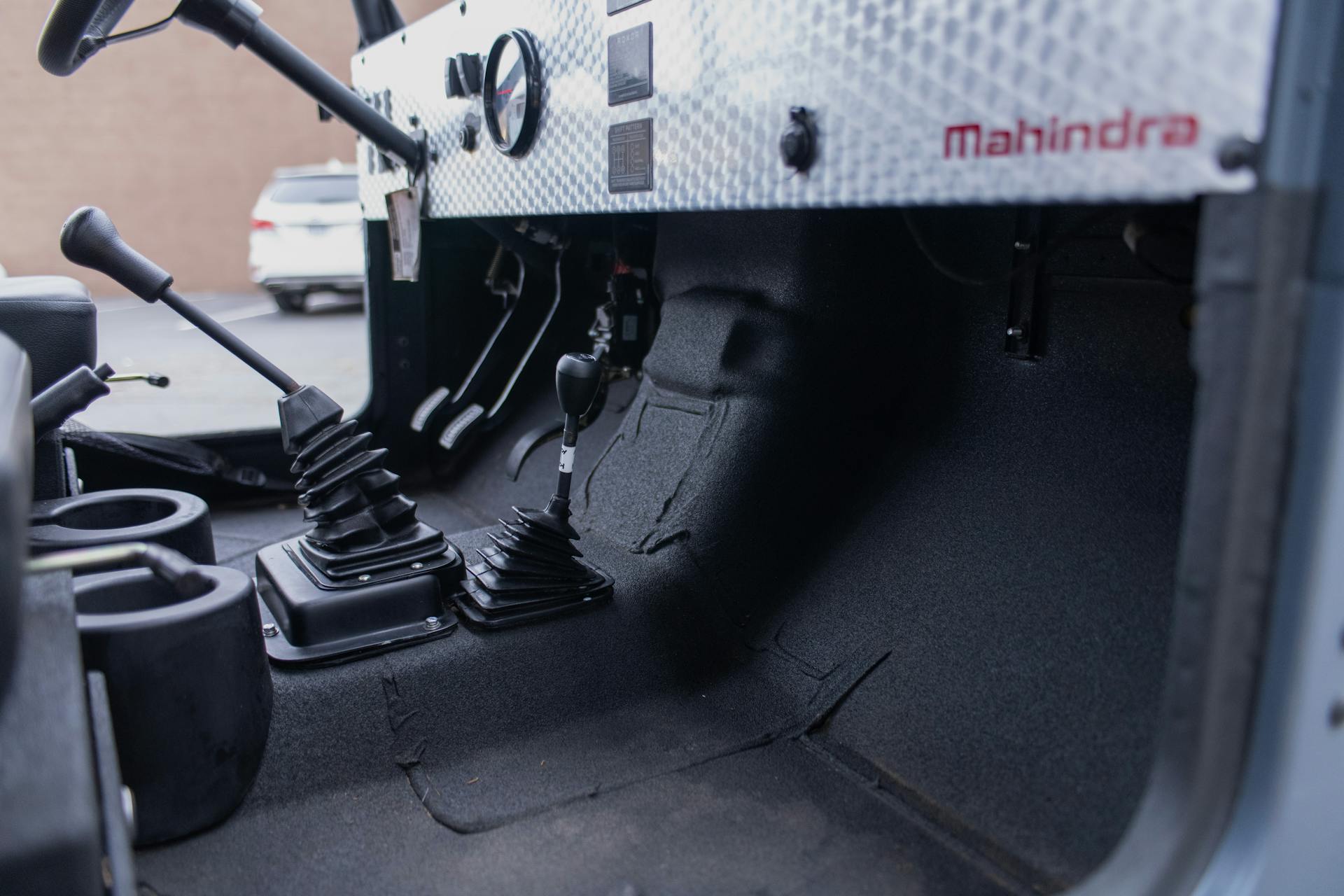 2018 Mahindra Roxor SE shifter/pedals