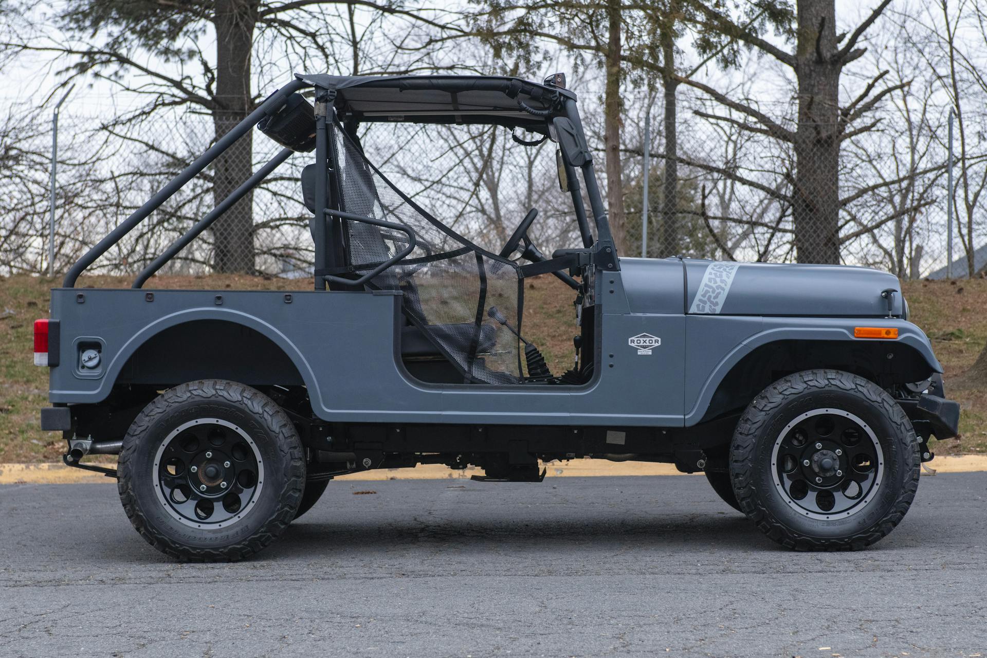 2018 Mahindra Roxor SE passenger side